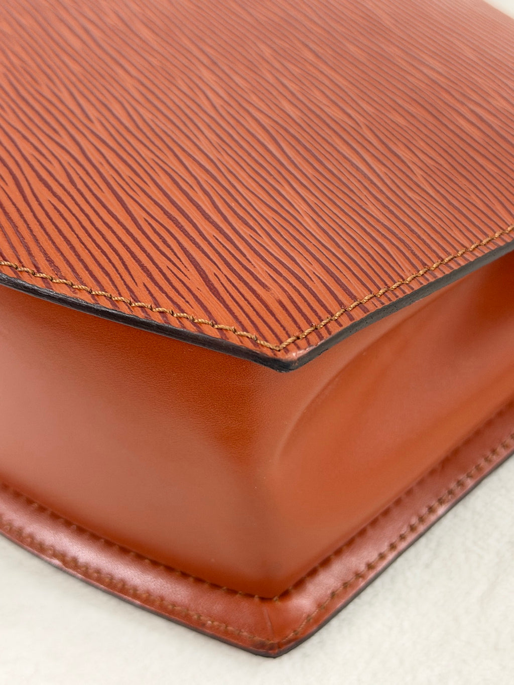 Louis Vuitton Kenyan Fawn Epi Leather Tilsitt Bag