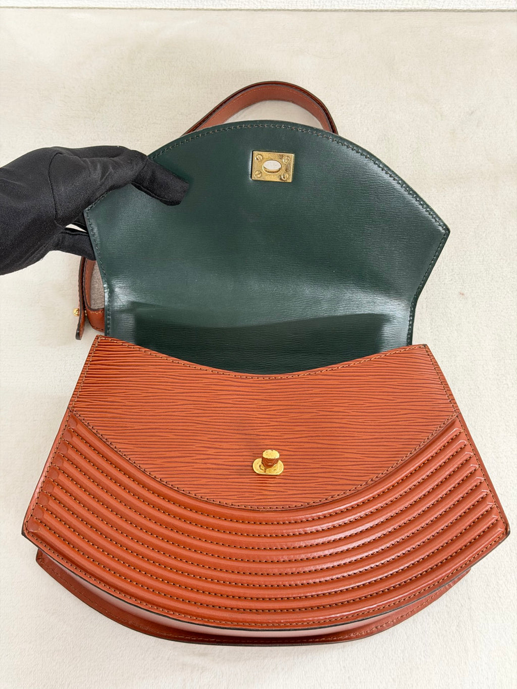 Louis Vuitton Kenyan Fawn Epi Leather Tilsitt Bag