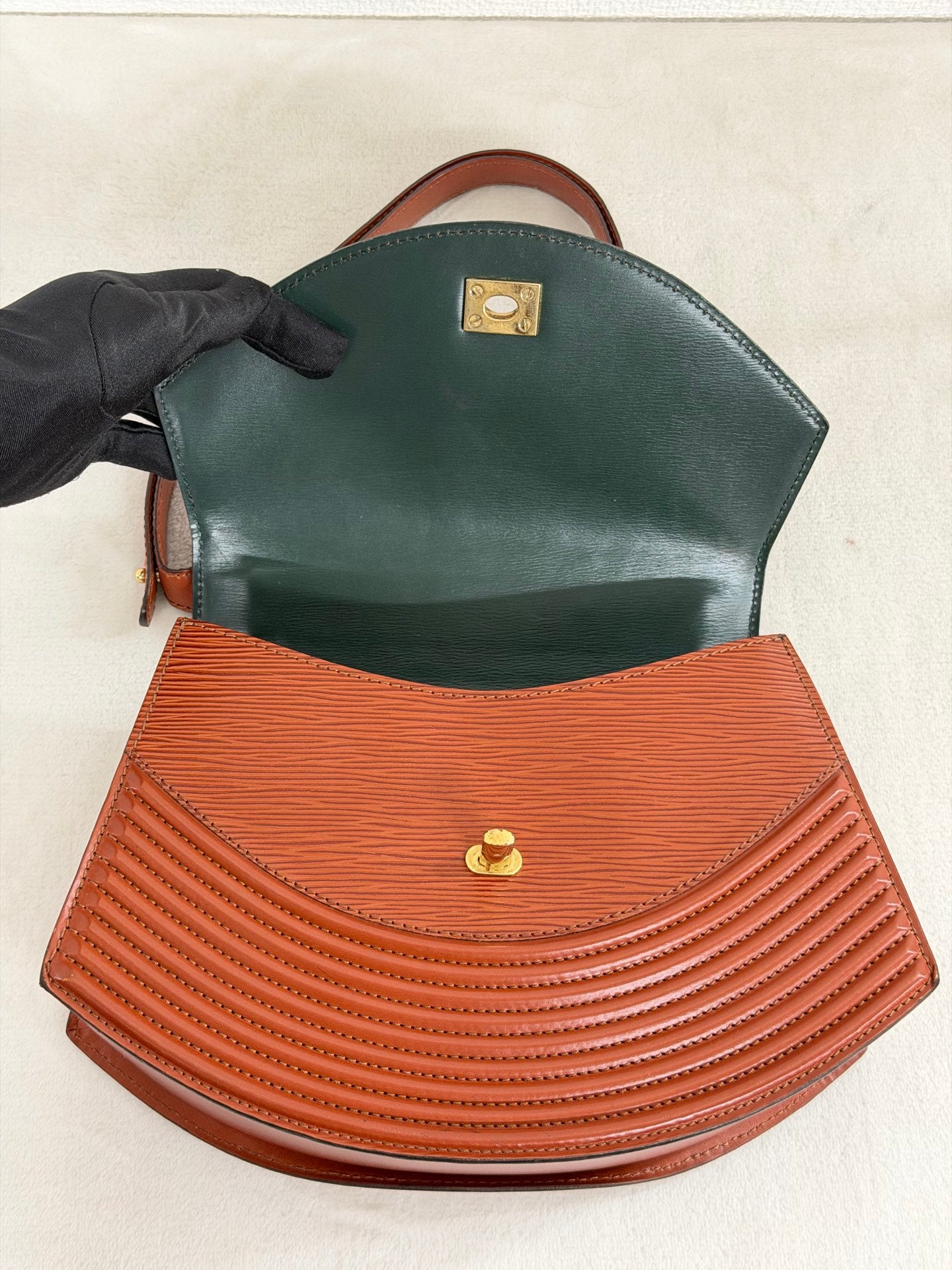 Louis Vuitton Kenyan Fawn Epi Leather Tilsitt Bag