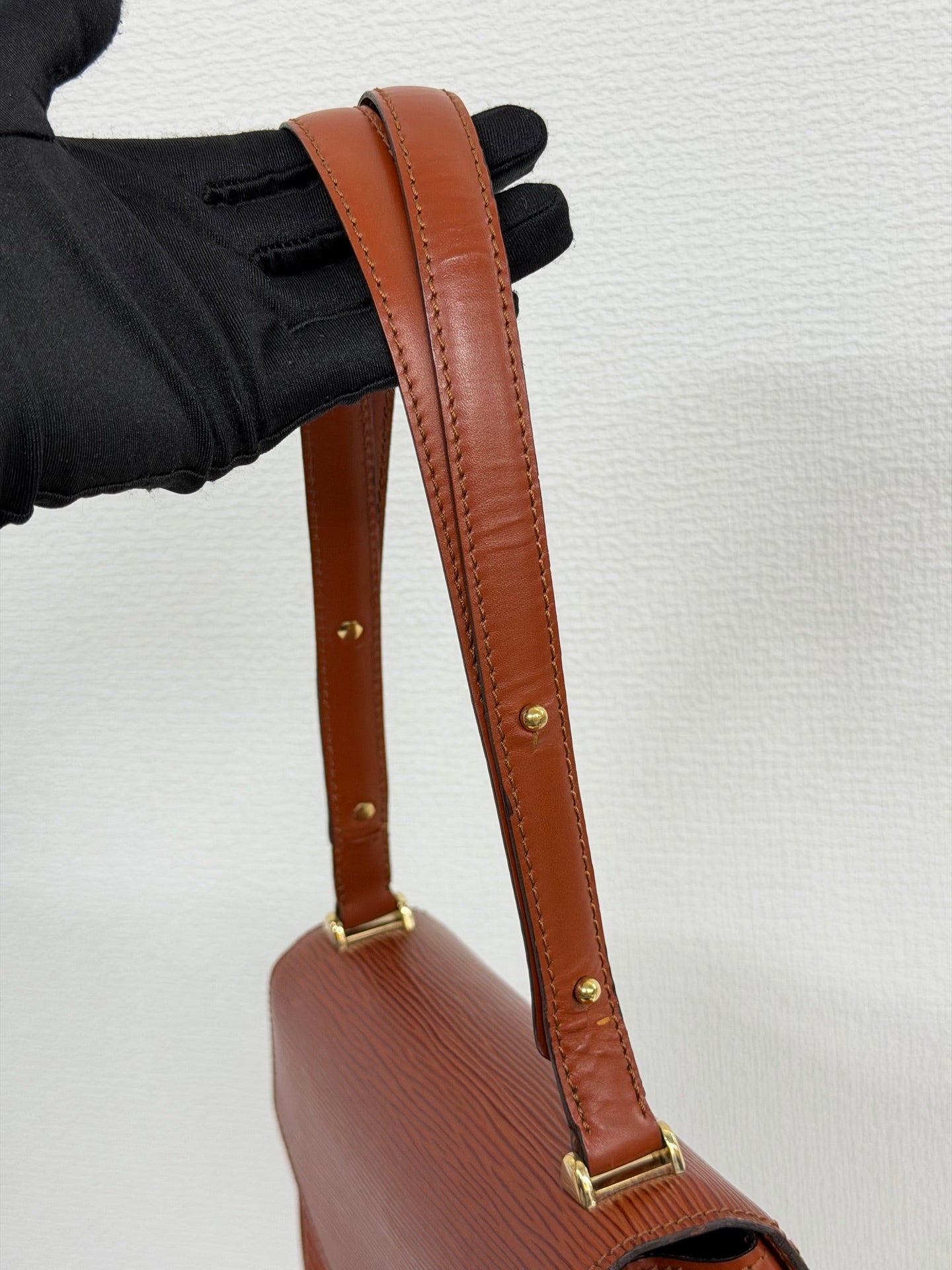 Louis Vuitton Kenyan Fawn Epi Leather Tilsitt Bag