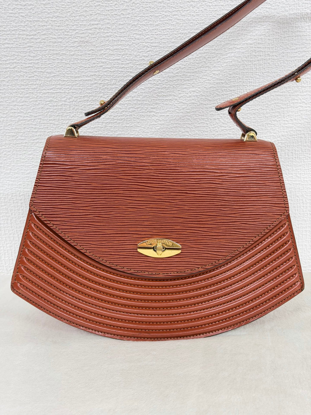 Louis Vuitton Kenyan Fawn Epi Leather Tilsitt Bag