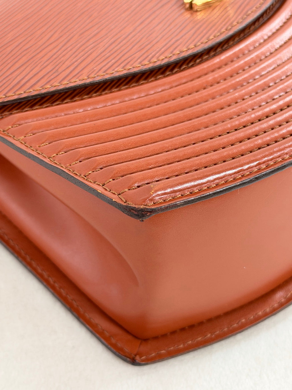 Louis Vuitton Kenyan Fawn Epi Leather Tilsitt Bag