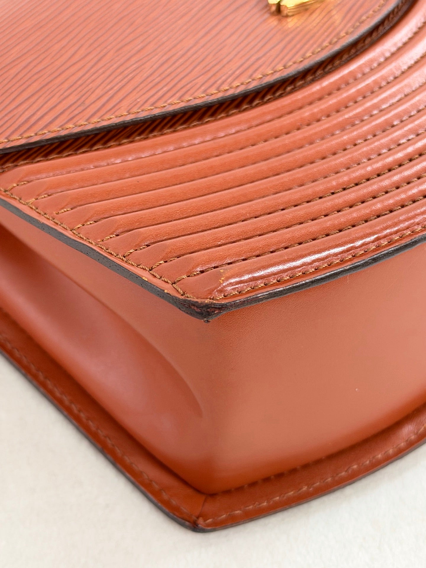 Louis Vuitton Kenyan Fawn Epi Leather Tilsitt Bag