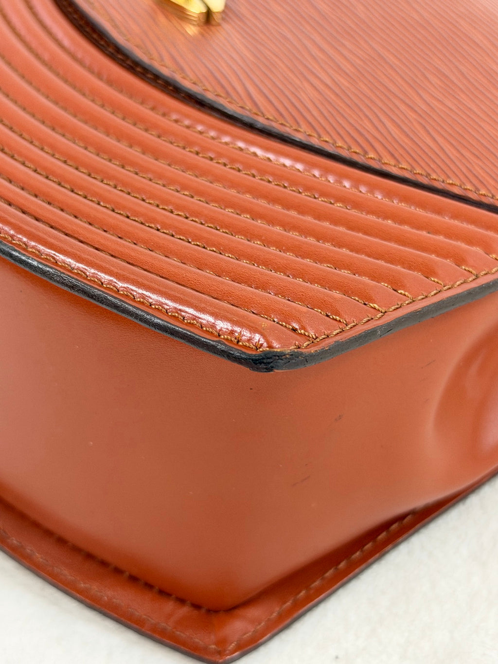 Louis Vuitton Kenyan Fawn Epi Leather Tilsitt Bag