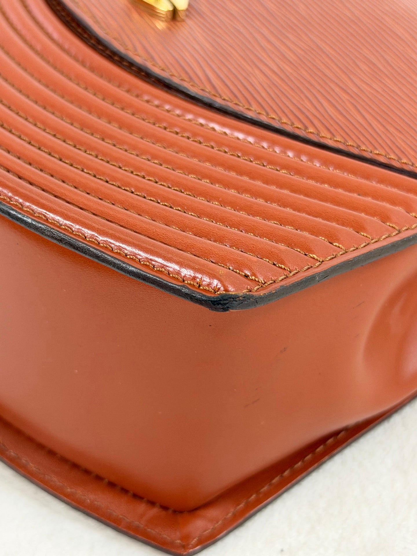 Louis Vuitton Kenyan Fawn Epi Leather Tilsitt Bag