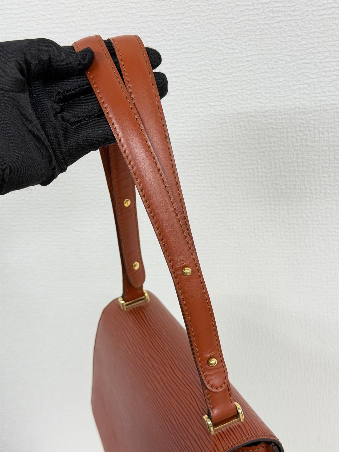 Louis Vuitton Kenyan Fawn Epi Leather Tilsitt Bag