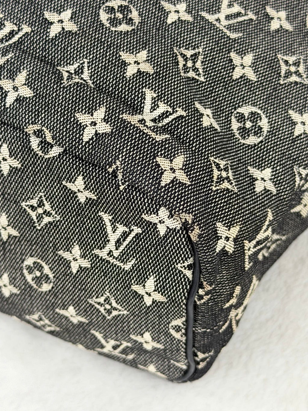 Louis Vuitton Monogram Mini Lucille GM Handbag