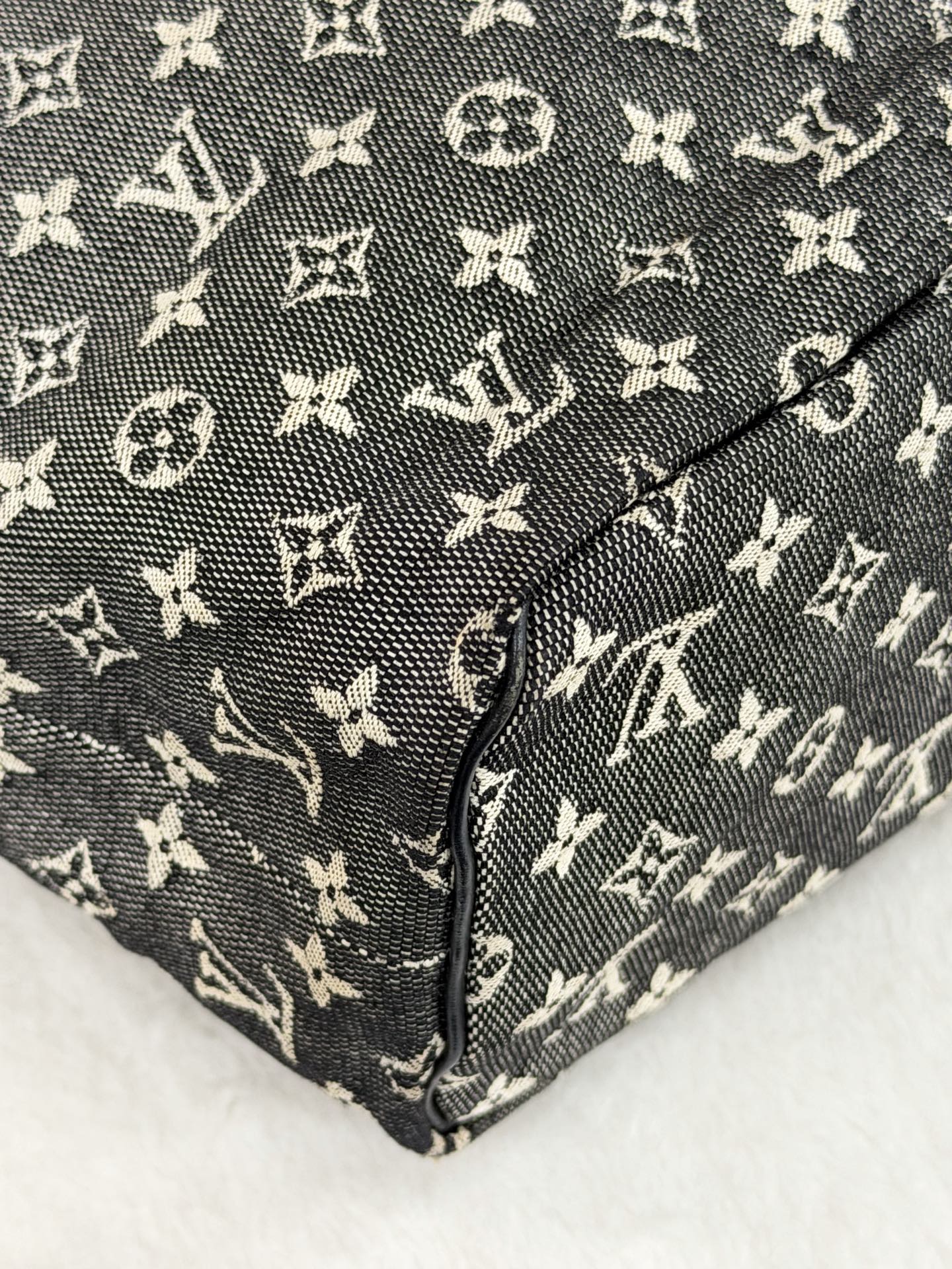Louis Vuitton Monogram Mini Lucille GM Handbag