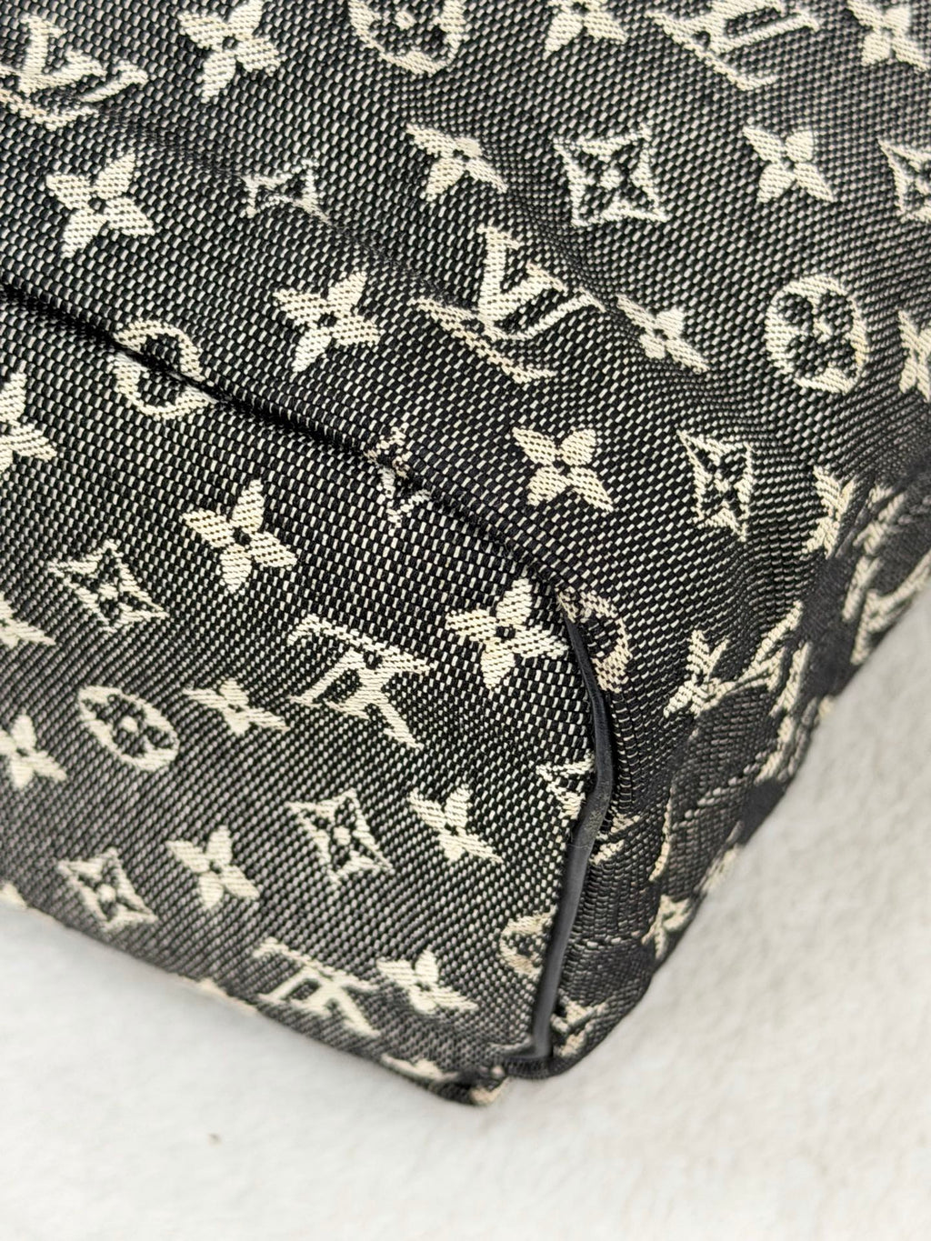 Louis Vuitton Monogram Mini Lucille GM Handbag