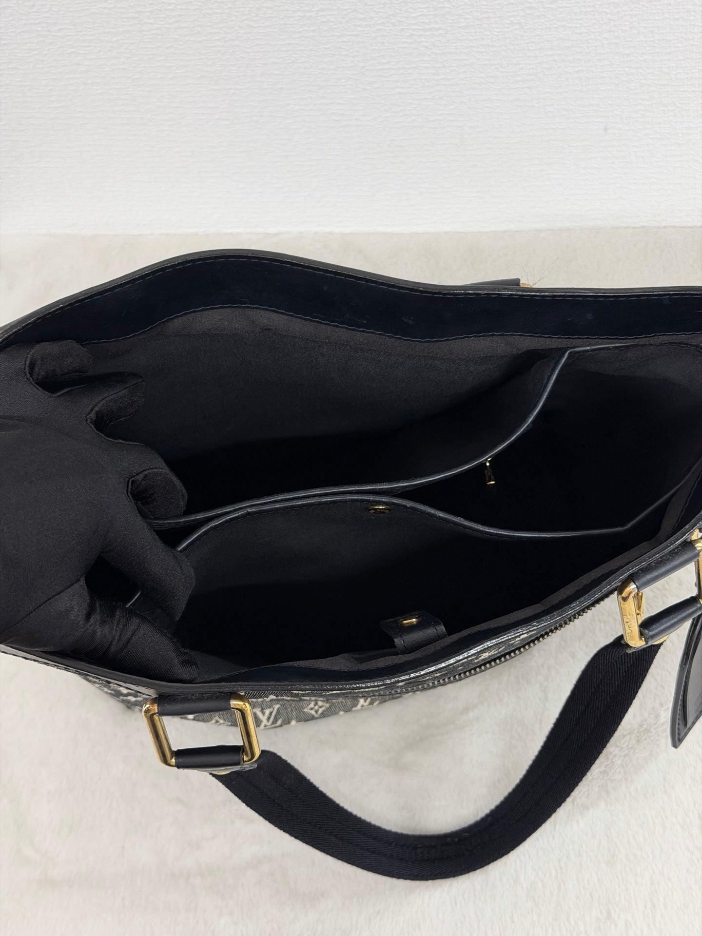 Louis Vuitton Monogram Mini Lucille GM Handbag