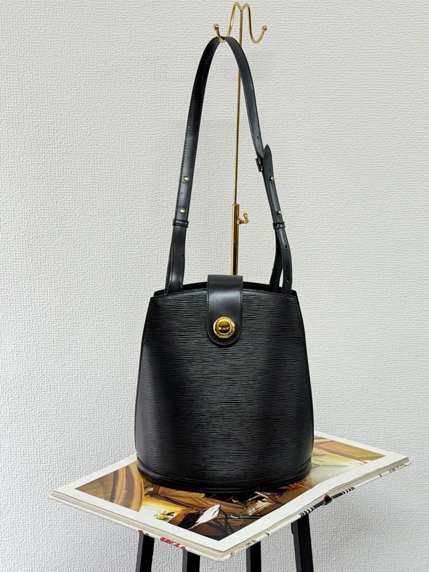 LOUIS VUITTON EPI Bucket Shoulder Bag