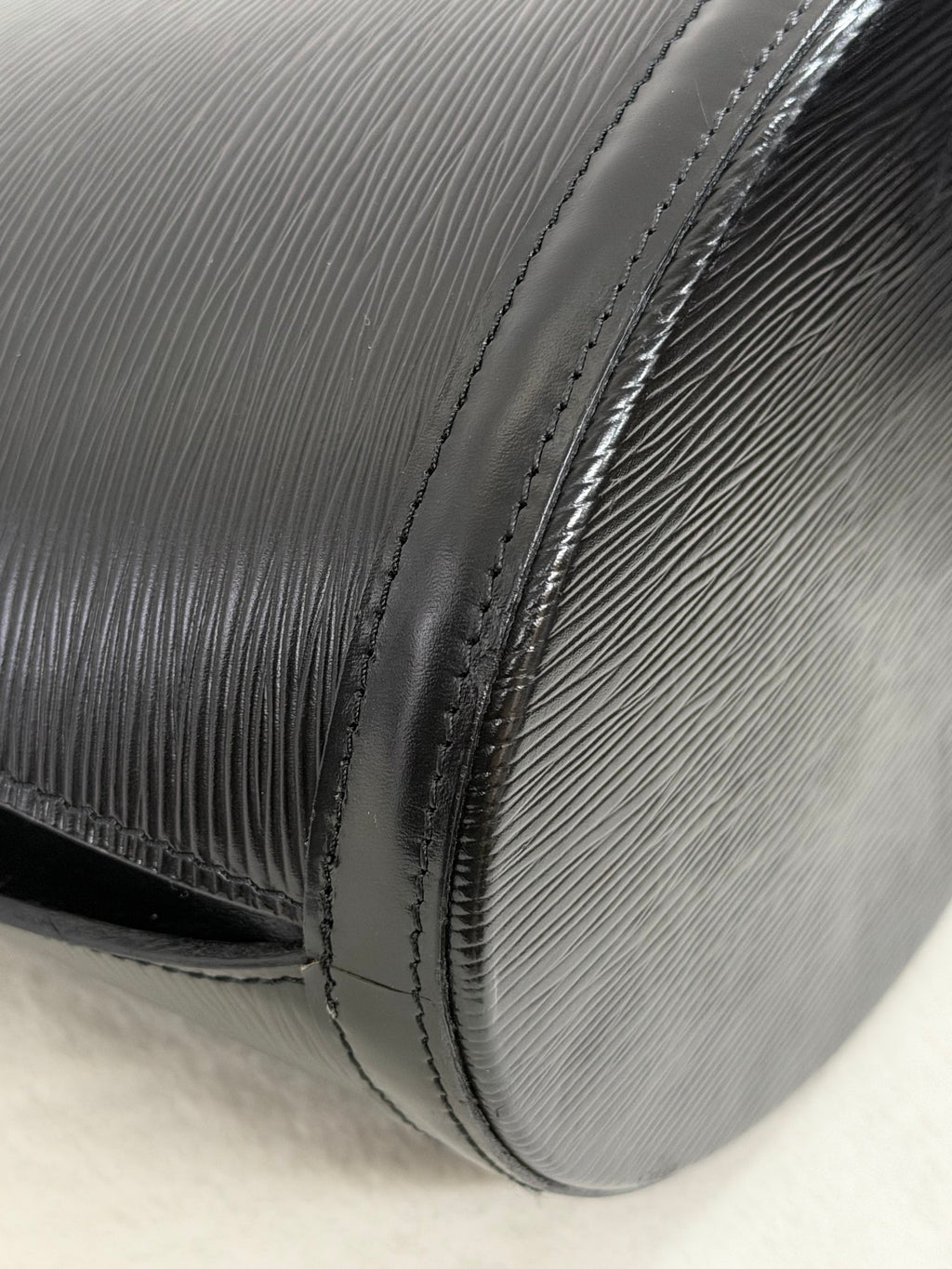 LOUIS VUITTON EPI Bucket Shoulder Bag