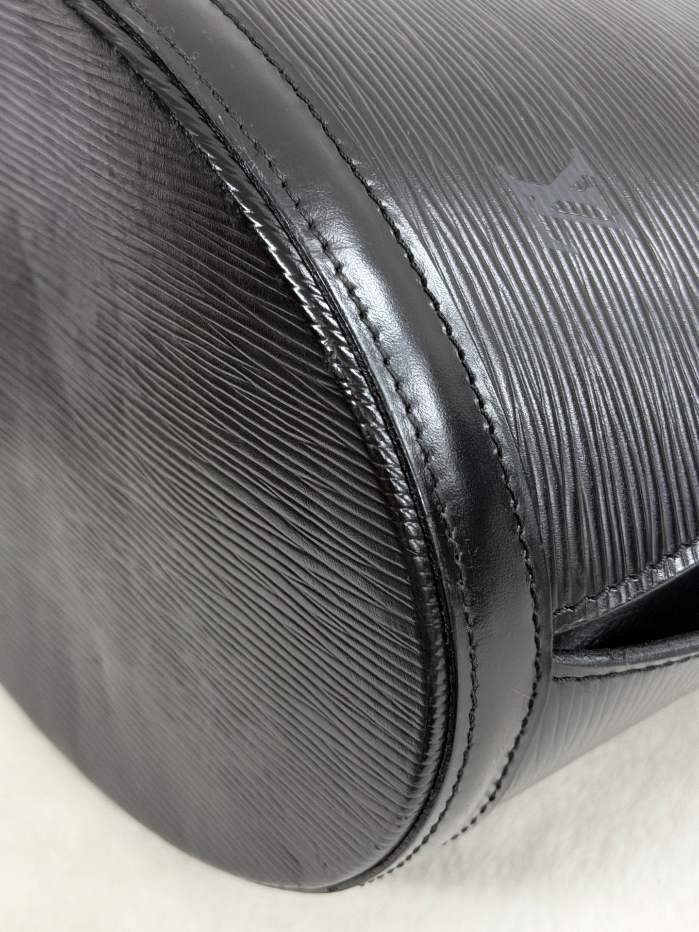 LOUIS VUITTON EPI Bucket Shoulder Bag