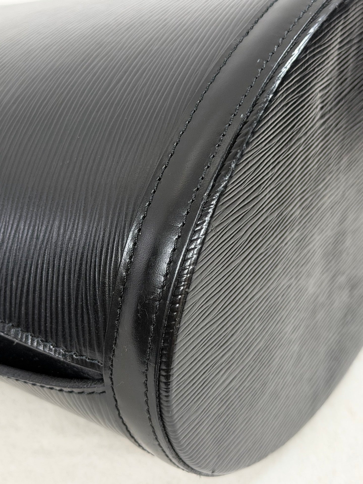 LOUIS VUITTON EPI Bucket Shoulder Bag