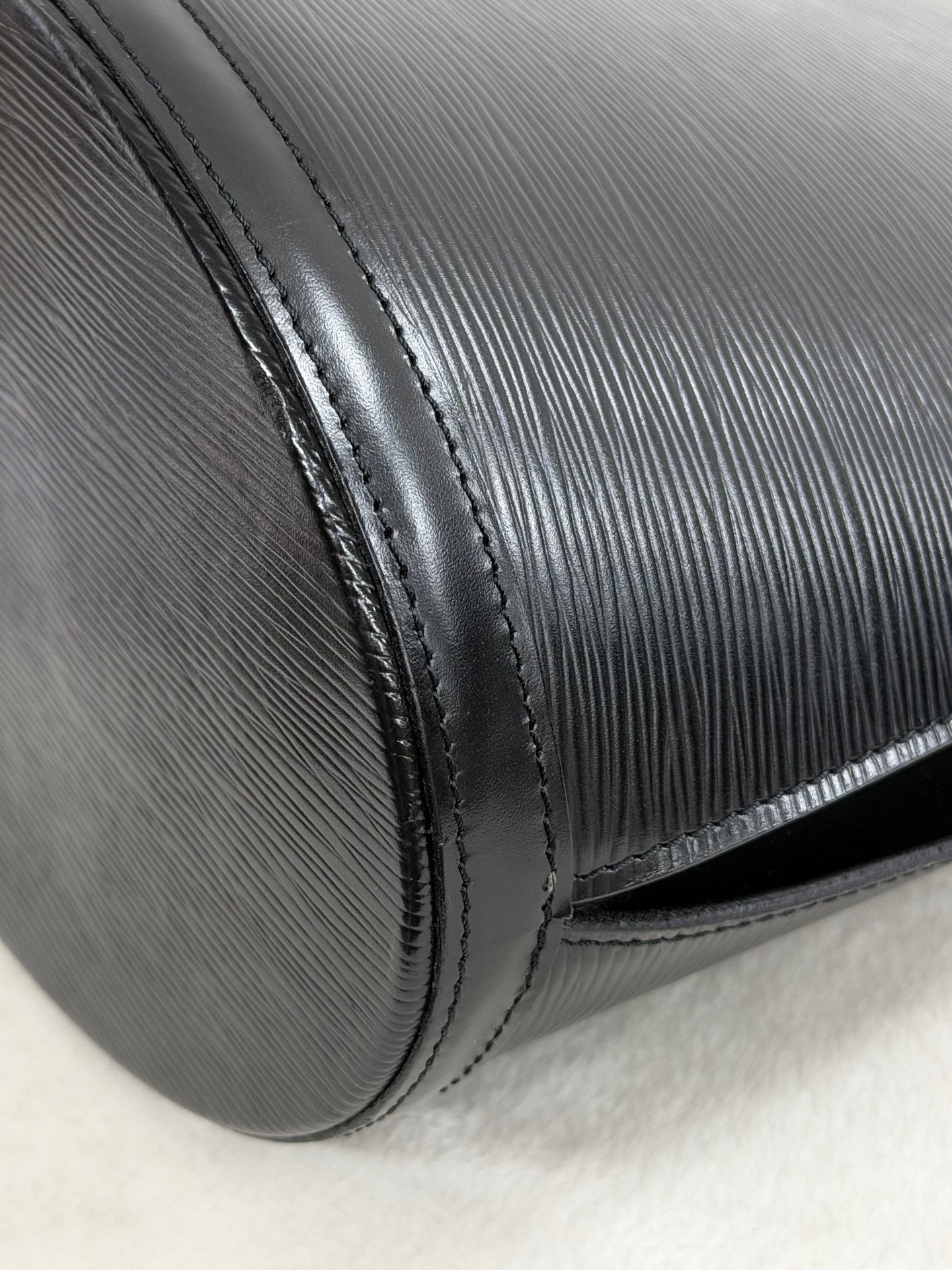 LOUIS VUITTON EPI Bucket Shoulder Bag