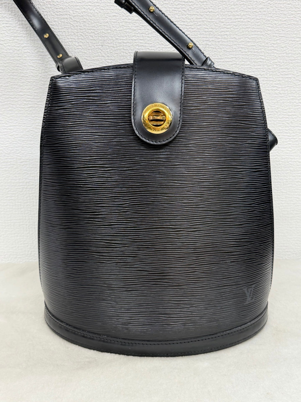 LOUIS VUITTON EPI Bucket Shoulder Bag