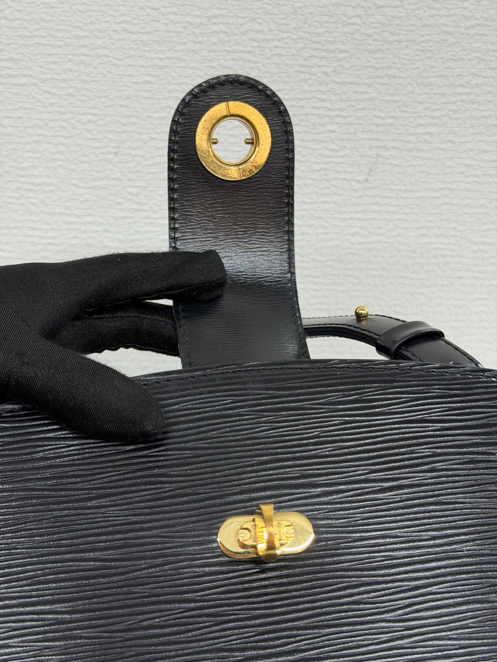 LOUIS VUITTON EPI Bucket Shoulder Bag