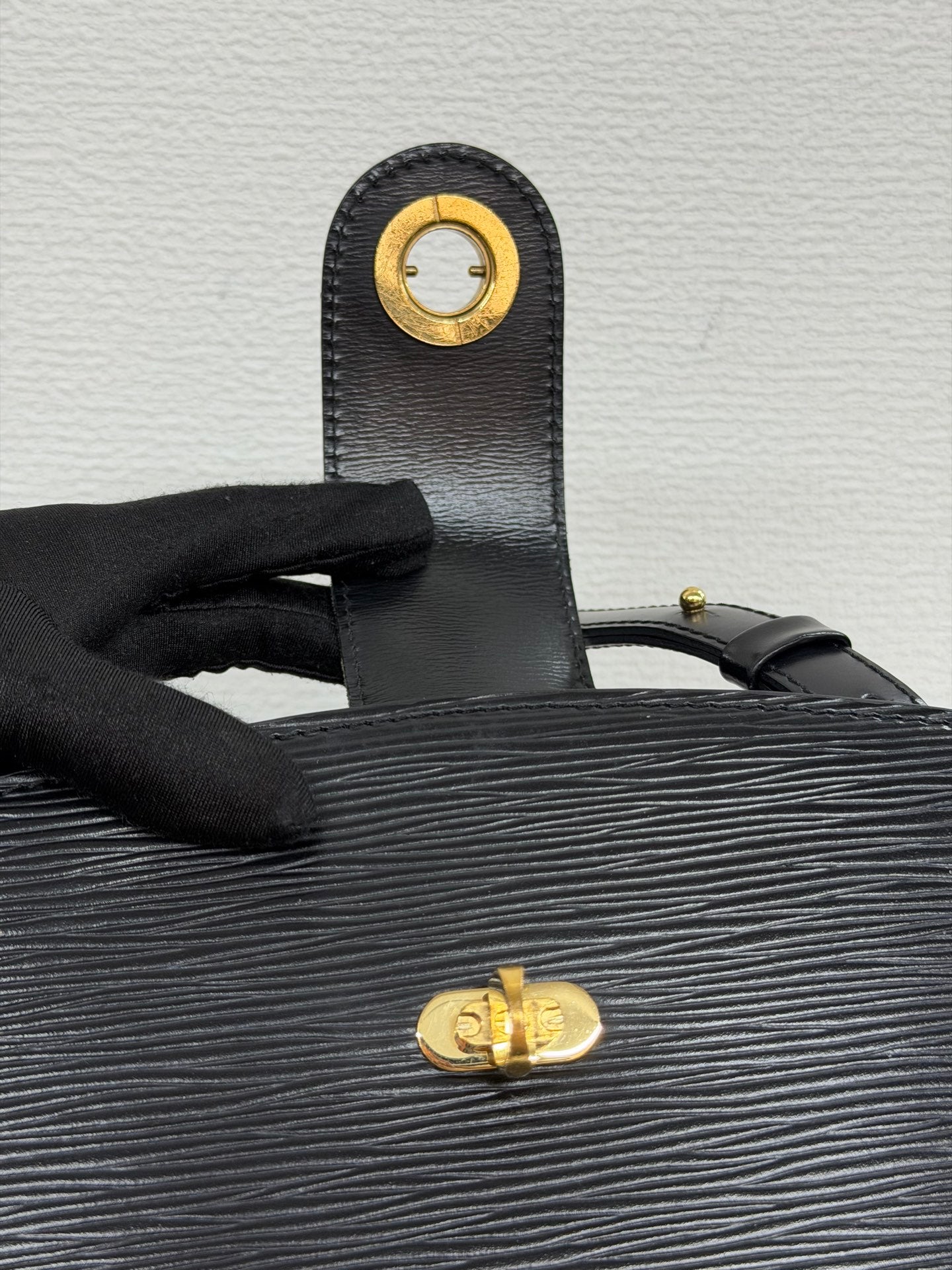 LOUIS VUITTON EPI Bucket Shoulder Bag