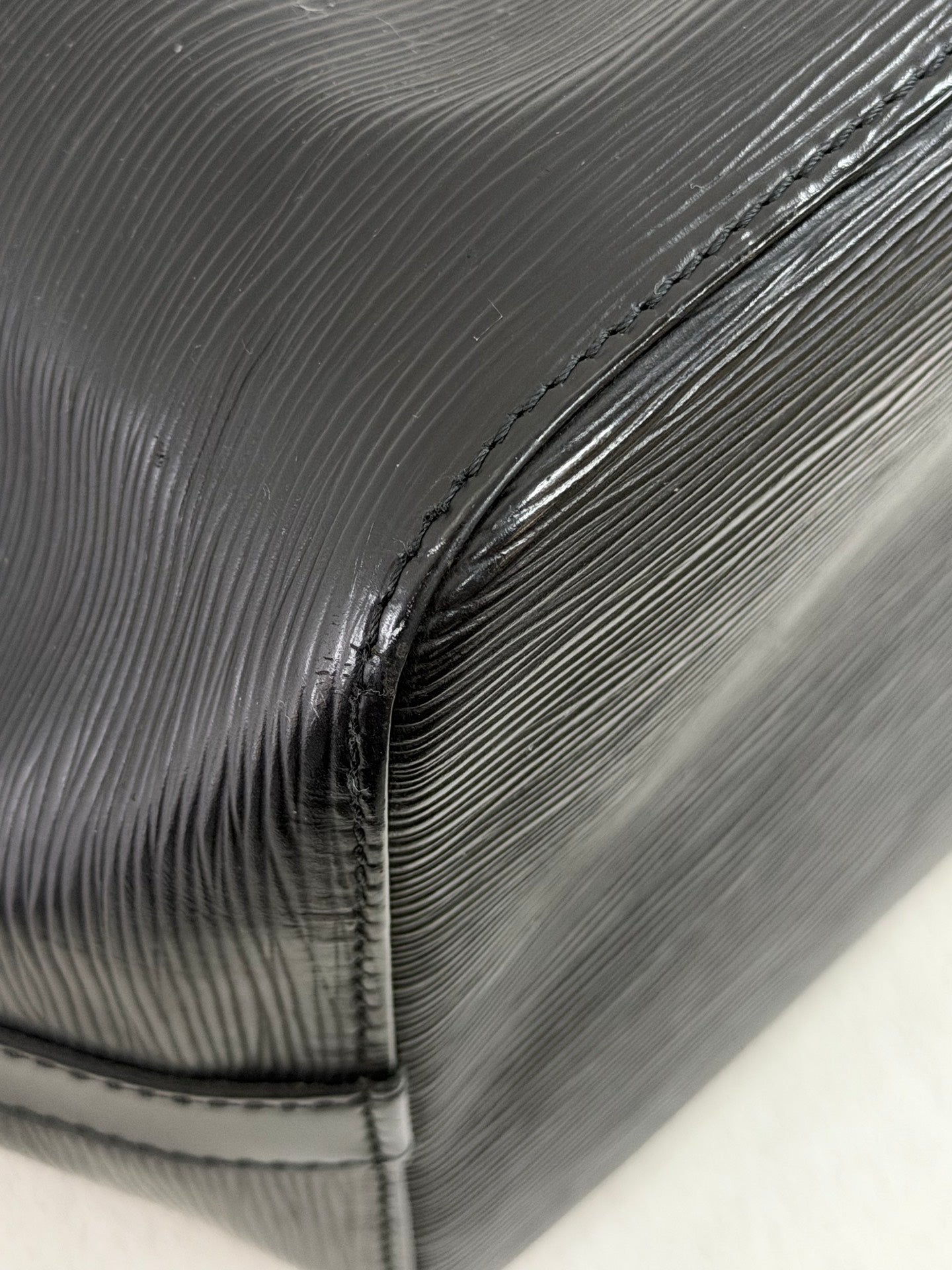 Louis Vuitton Épi Leather Noé Bag(Noir/Black coloration)