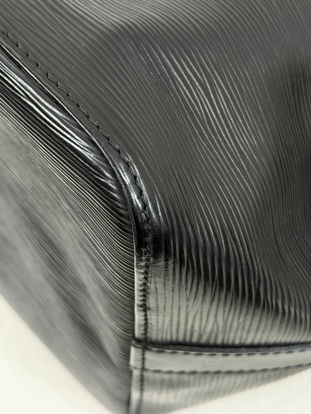 Louis Vuitton Épi Leather Noé Bag(Noir/Black coloration)