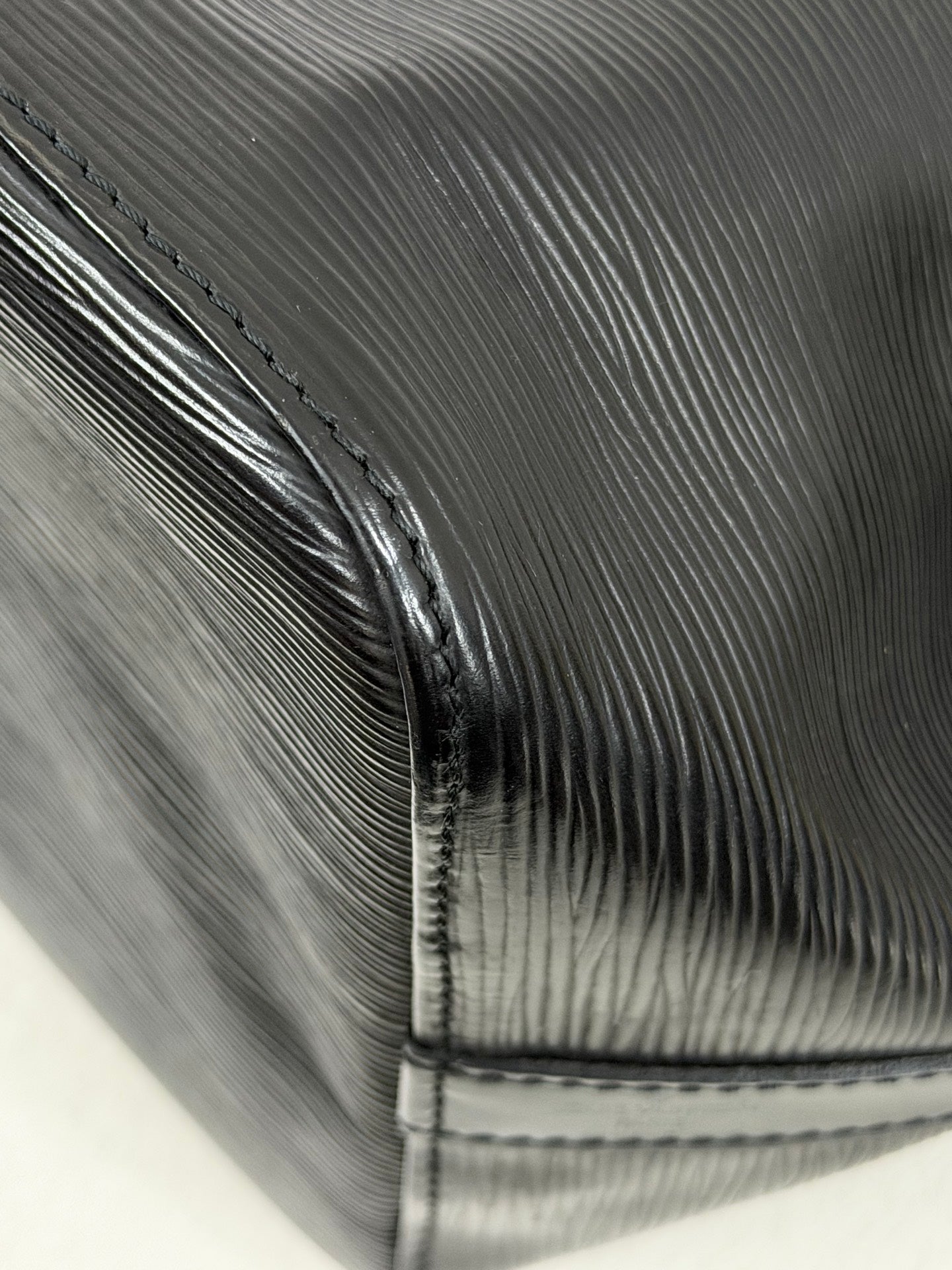 Louis Vuitton Épi Leather Noé Bag(Noir/Black coloration)