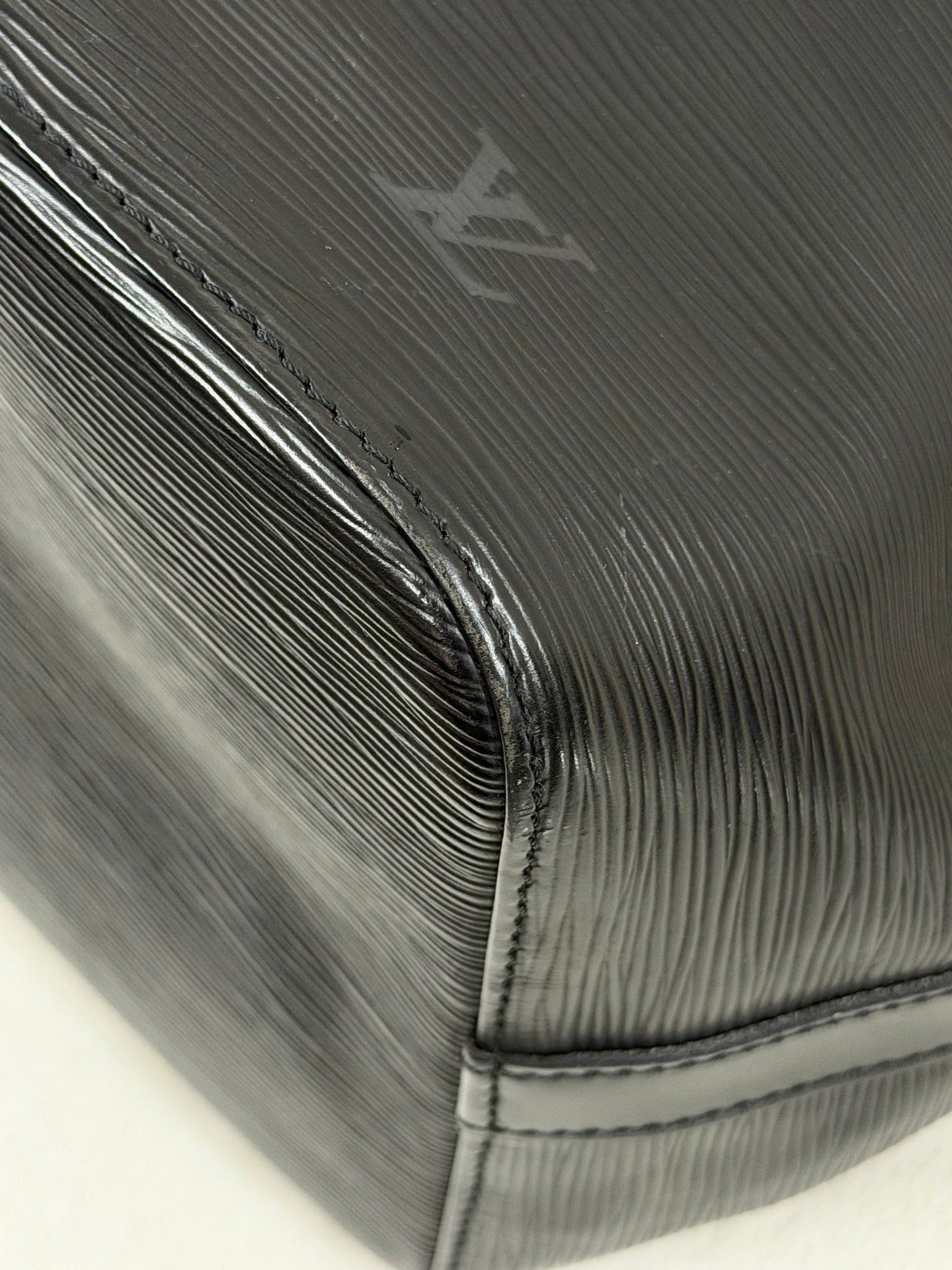 Louis Vuitton Épi Leather Noé Bag(Noir/Black coloration)