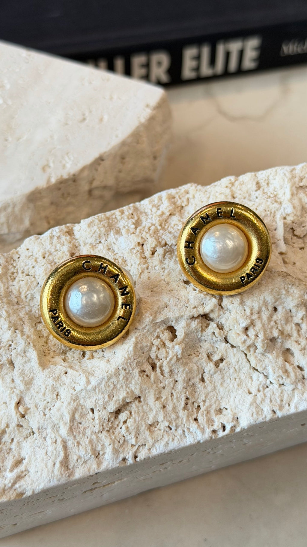 CHANEL Pearl Vintage Clips