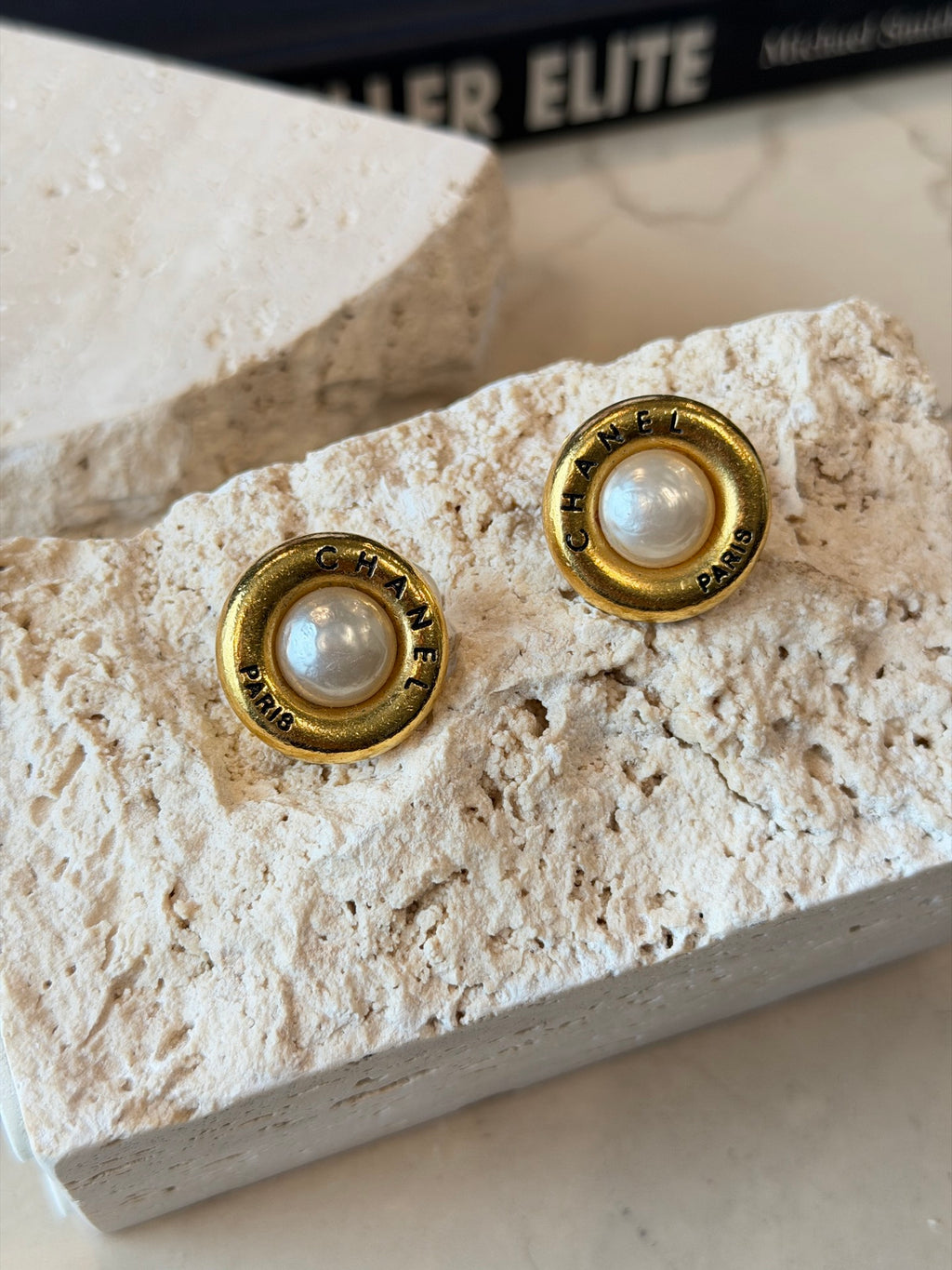 CHANEL Pearl Vintage Clips
