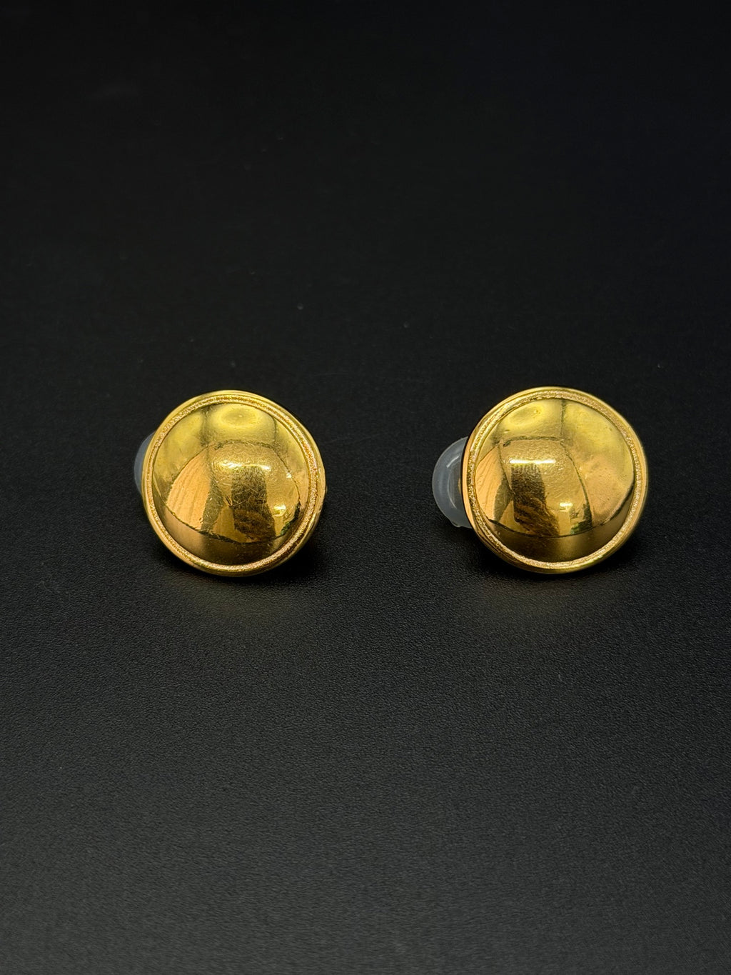 CHANEL Vintage Clips On Earring