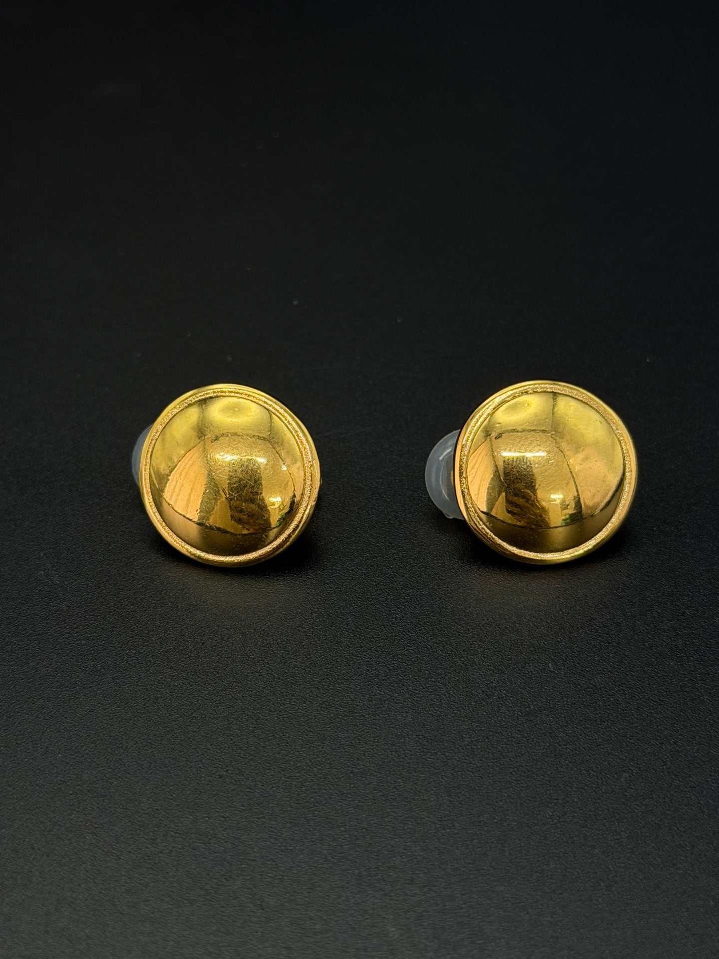 CHANEL Vintage Clips On Earring