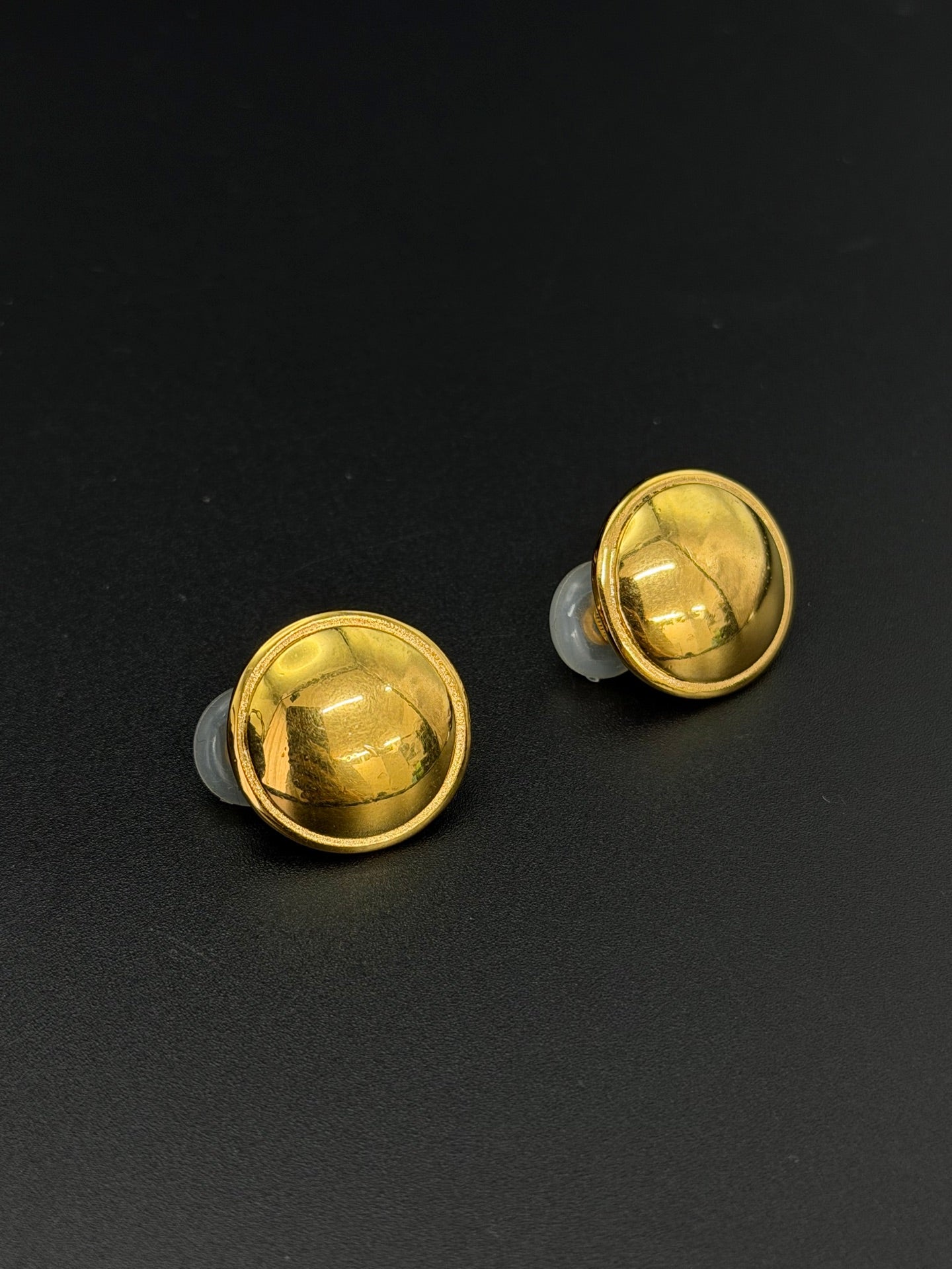 CHANEL Vintage Clips On Earring