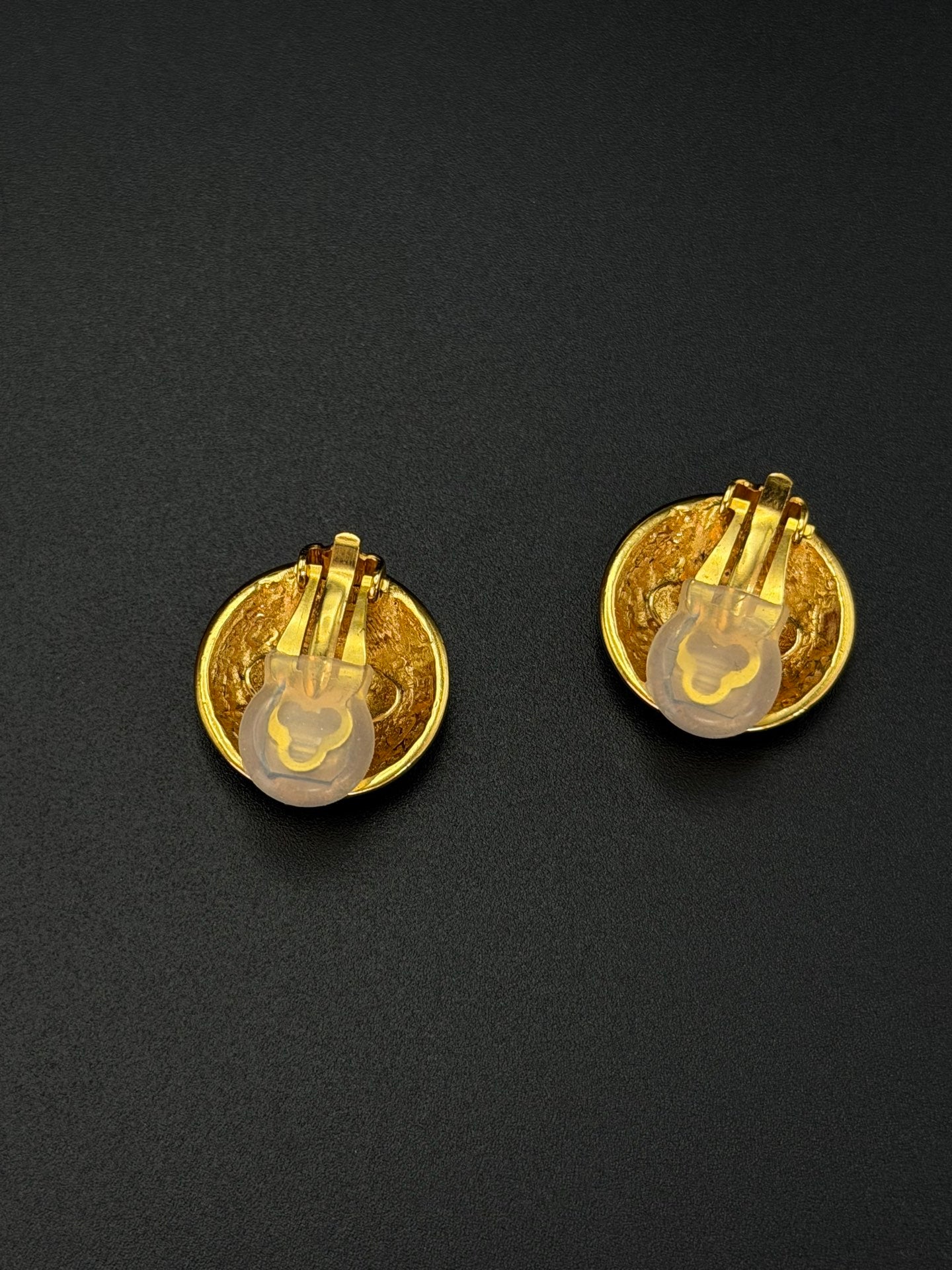 CHANEL Vintage Clips On Earring