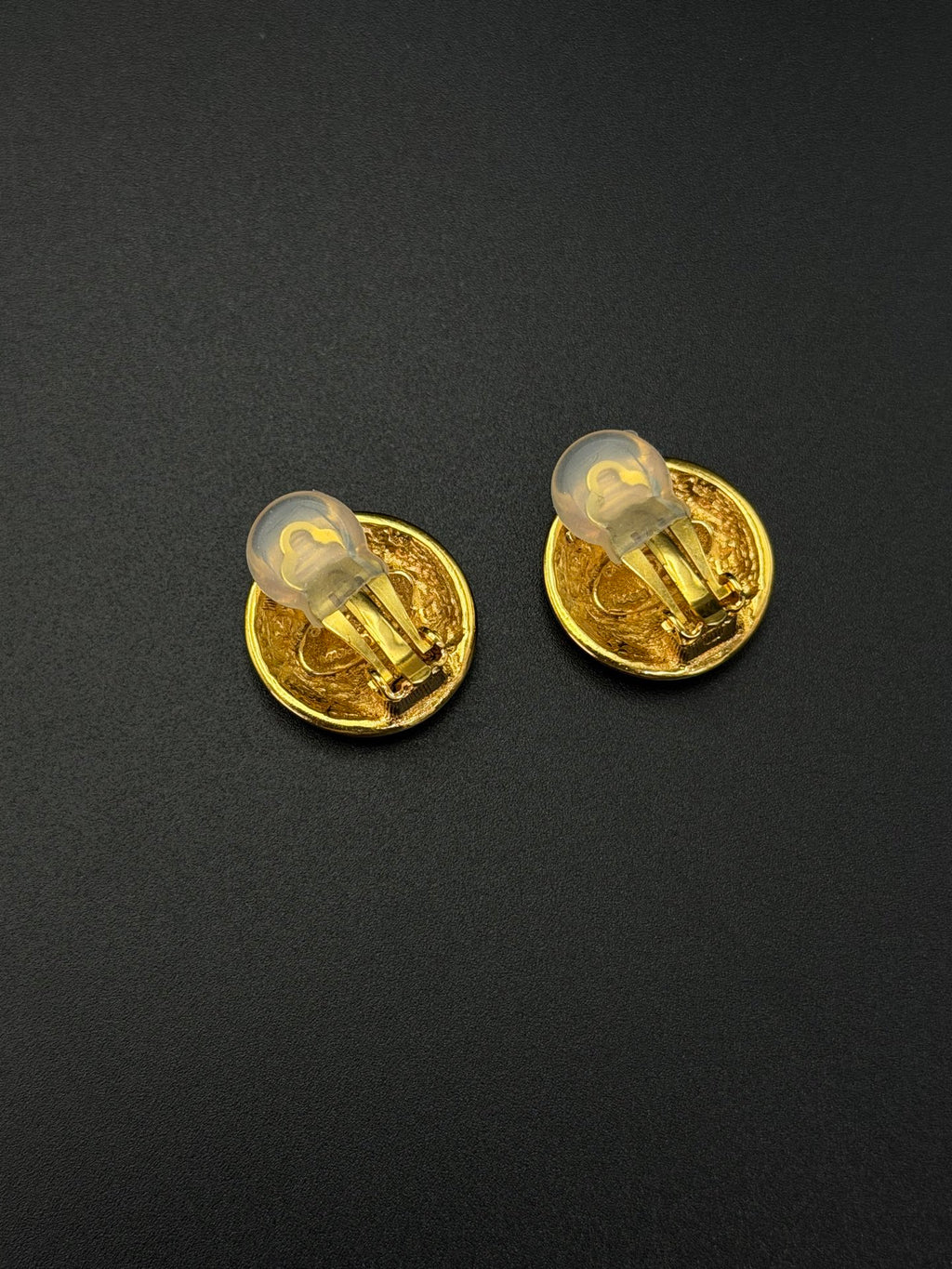 CHANEL Vintage Clips On Earring