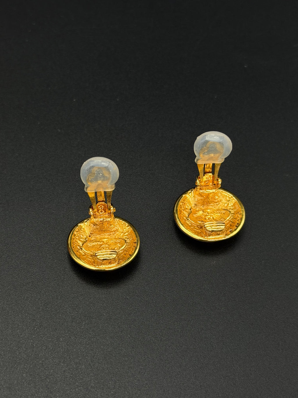 CHANEL Vintage Clips On Earring