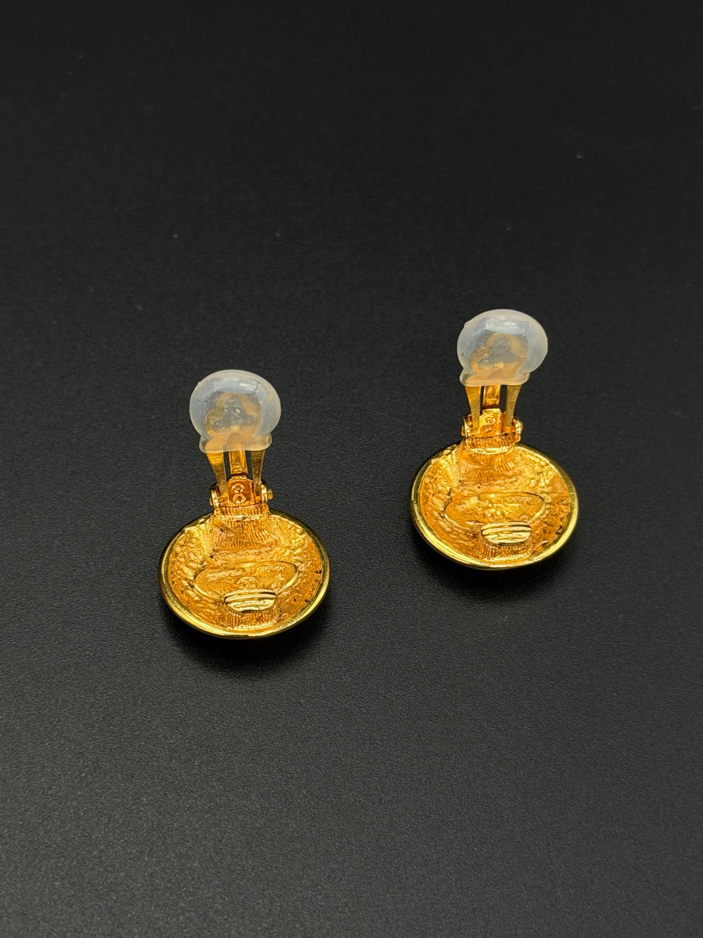 CHANEL Vintage Clips On Earring