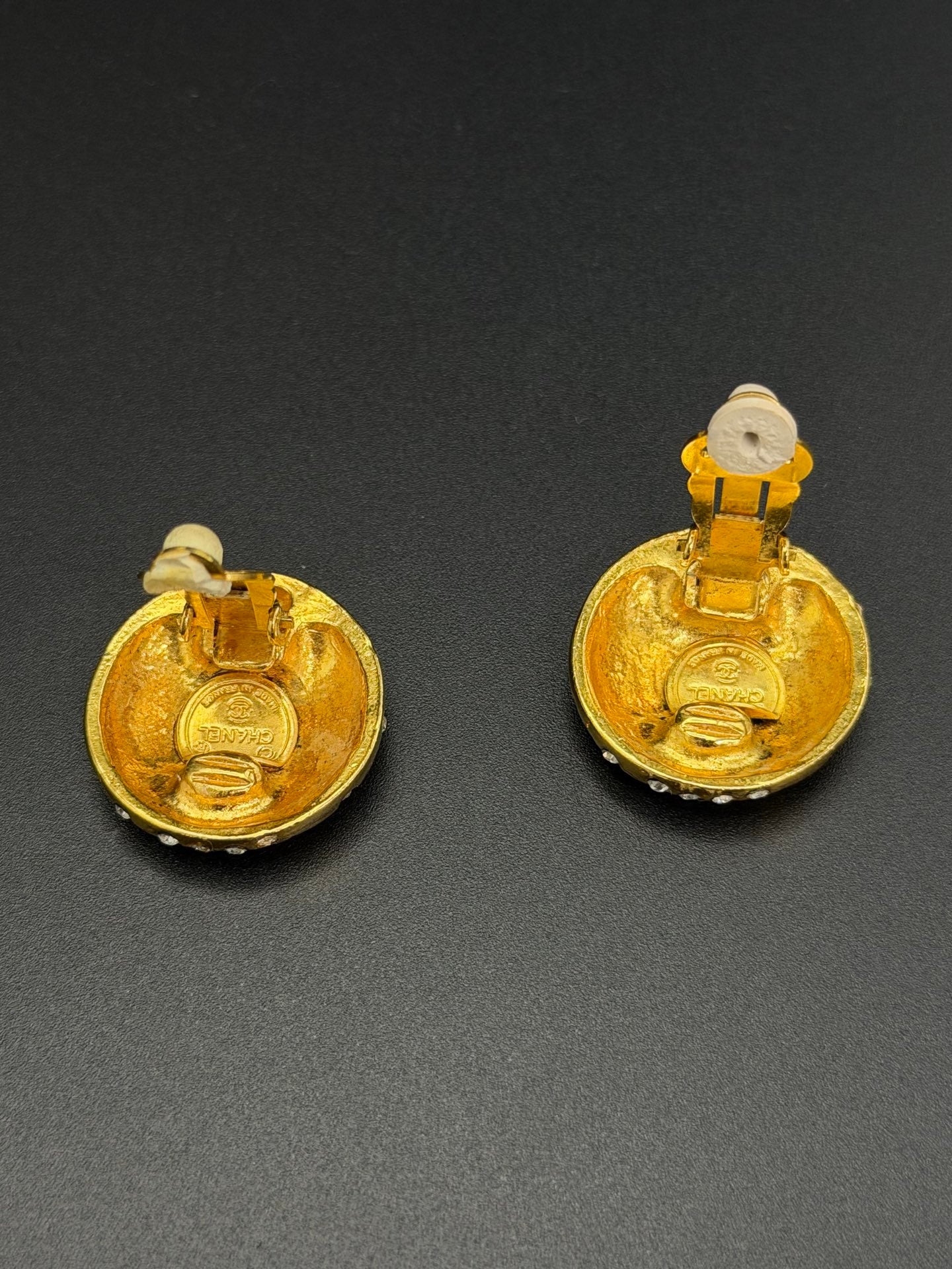 Chanel round gold-plated clip-on earrings
