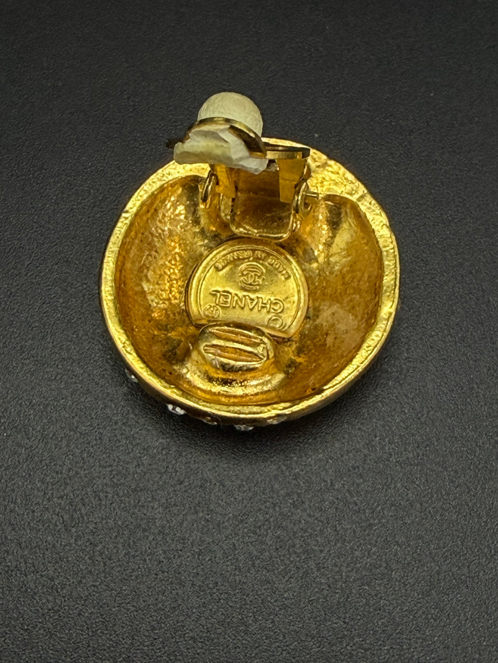 Chanel round gold-plated clip-on earrings