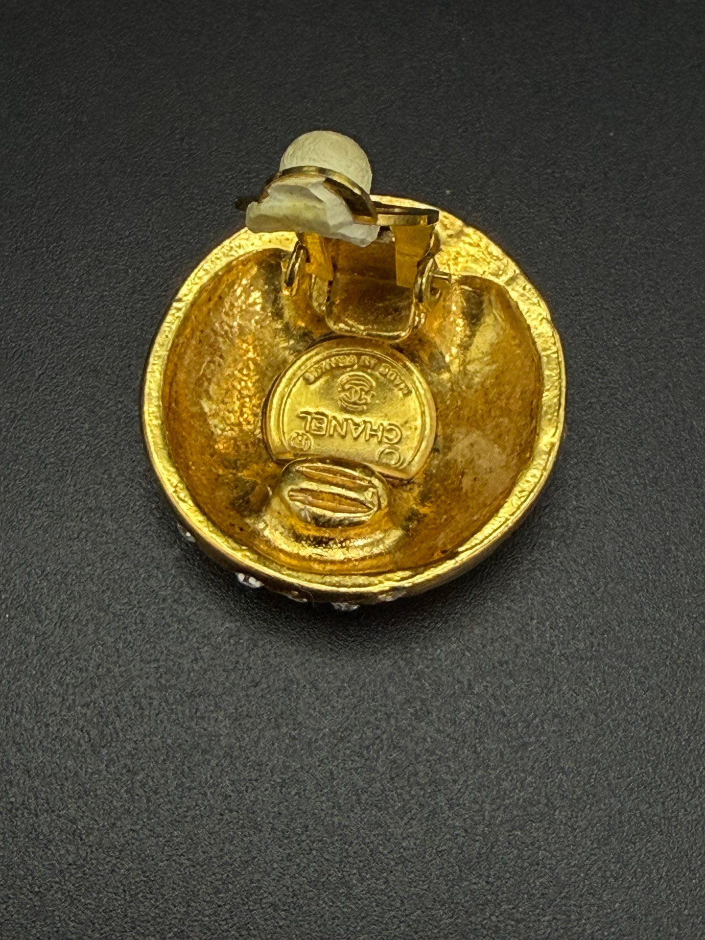 Chanel round gold-plated clip-on earrings