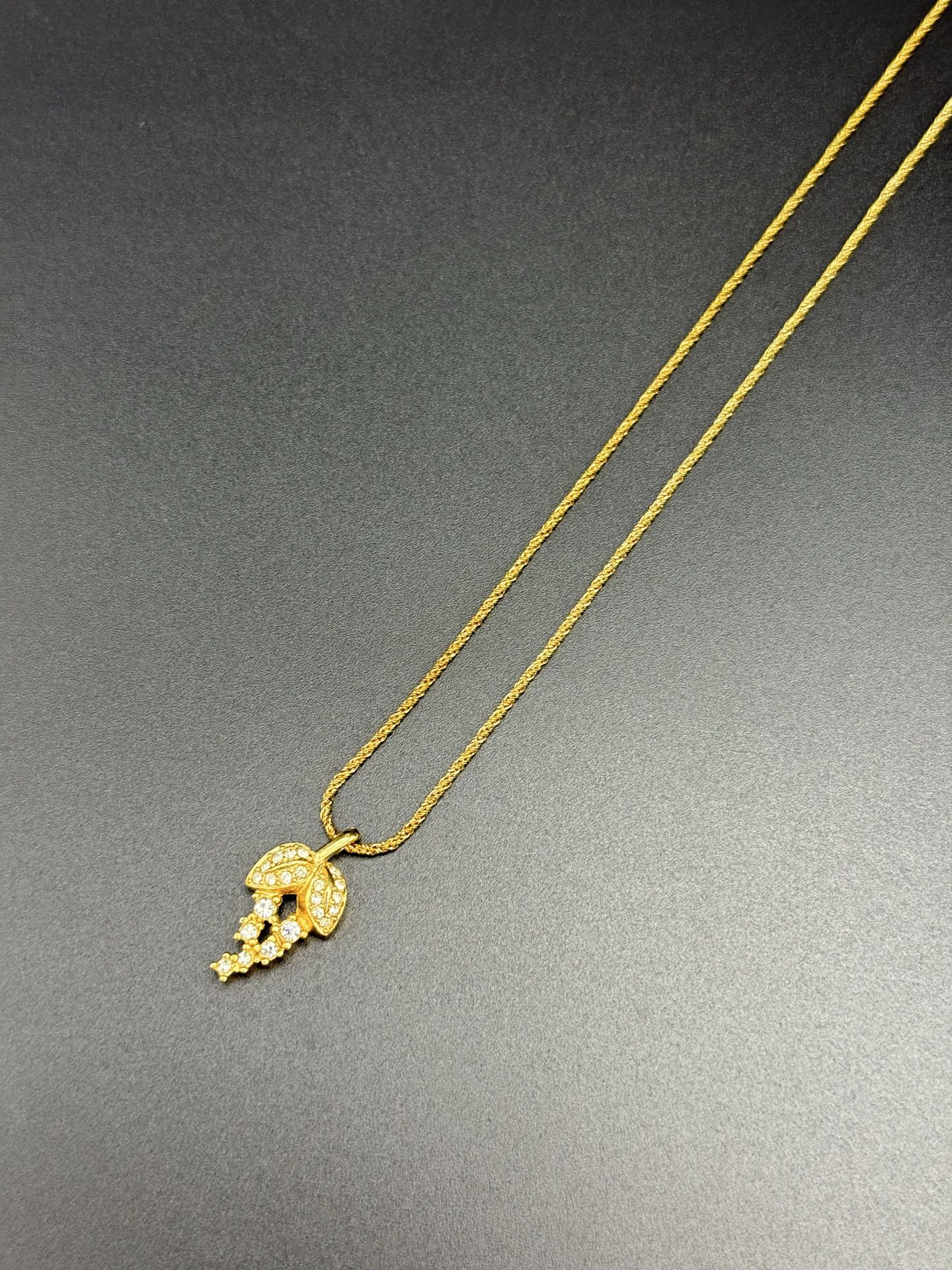 DIOR Grape pendant Vintage Necklace