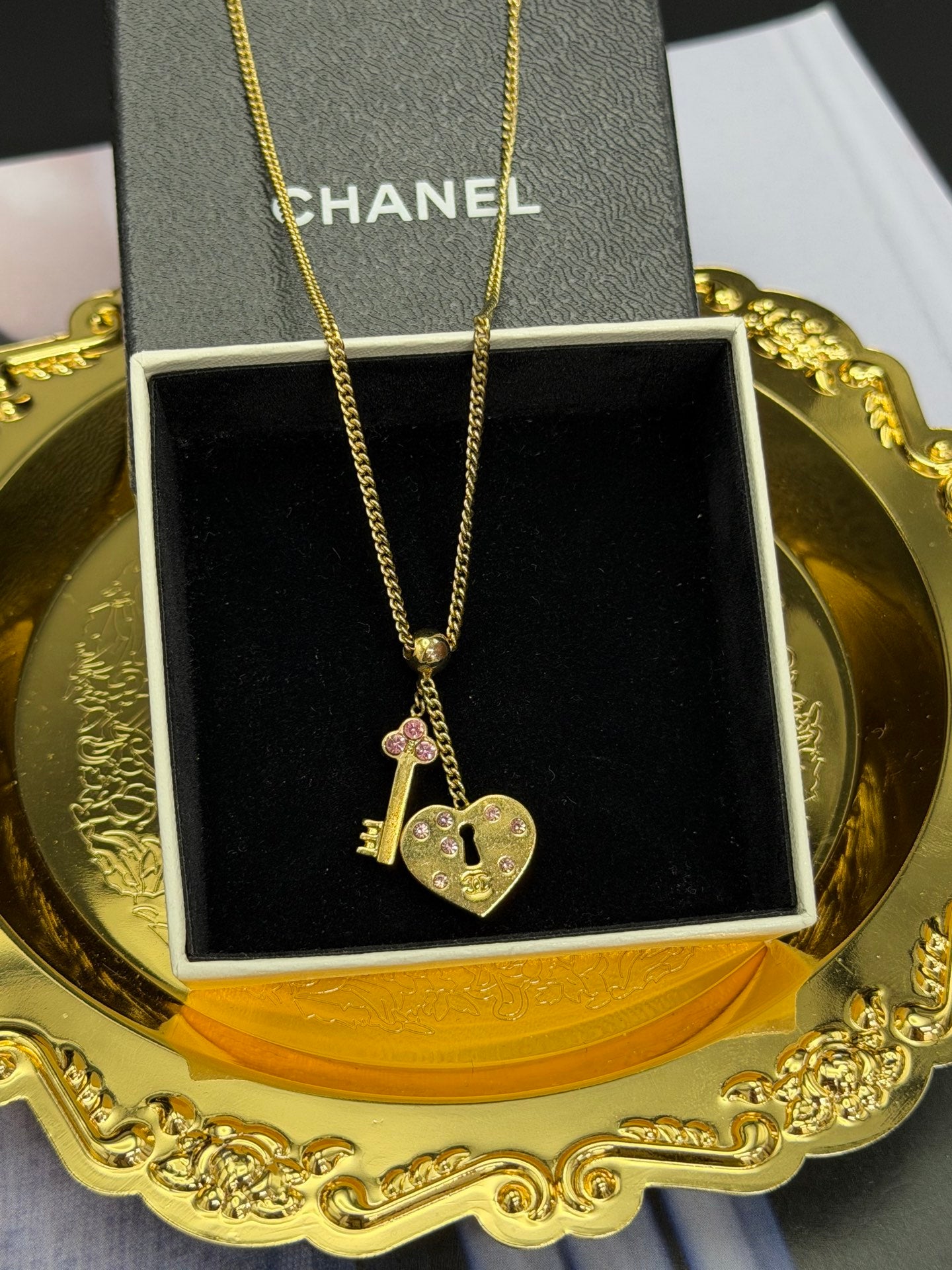 CHANEL DoubleC  Heart-shaped lock and keys