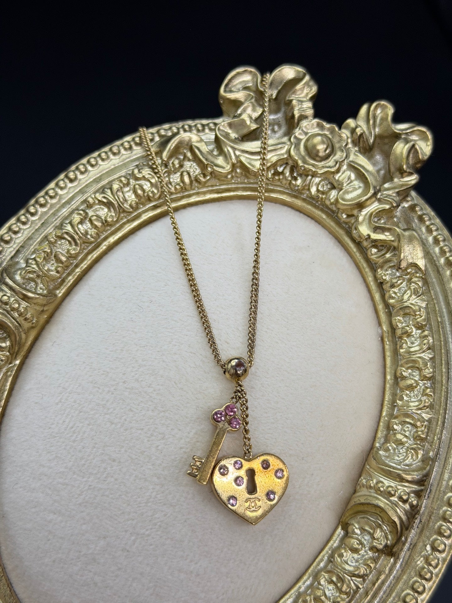 CHANEL DoubleC  Heart-shaped lock and keys