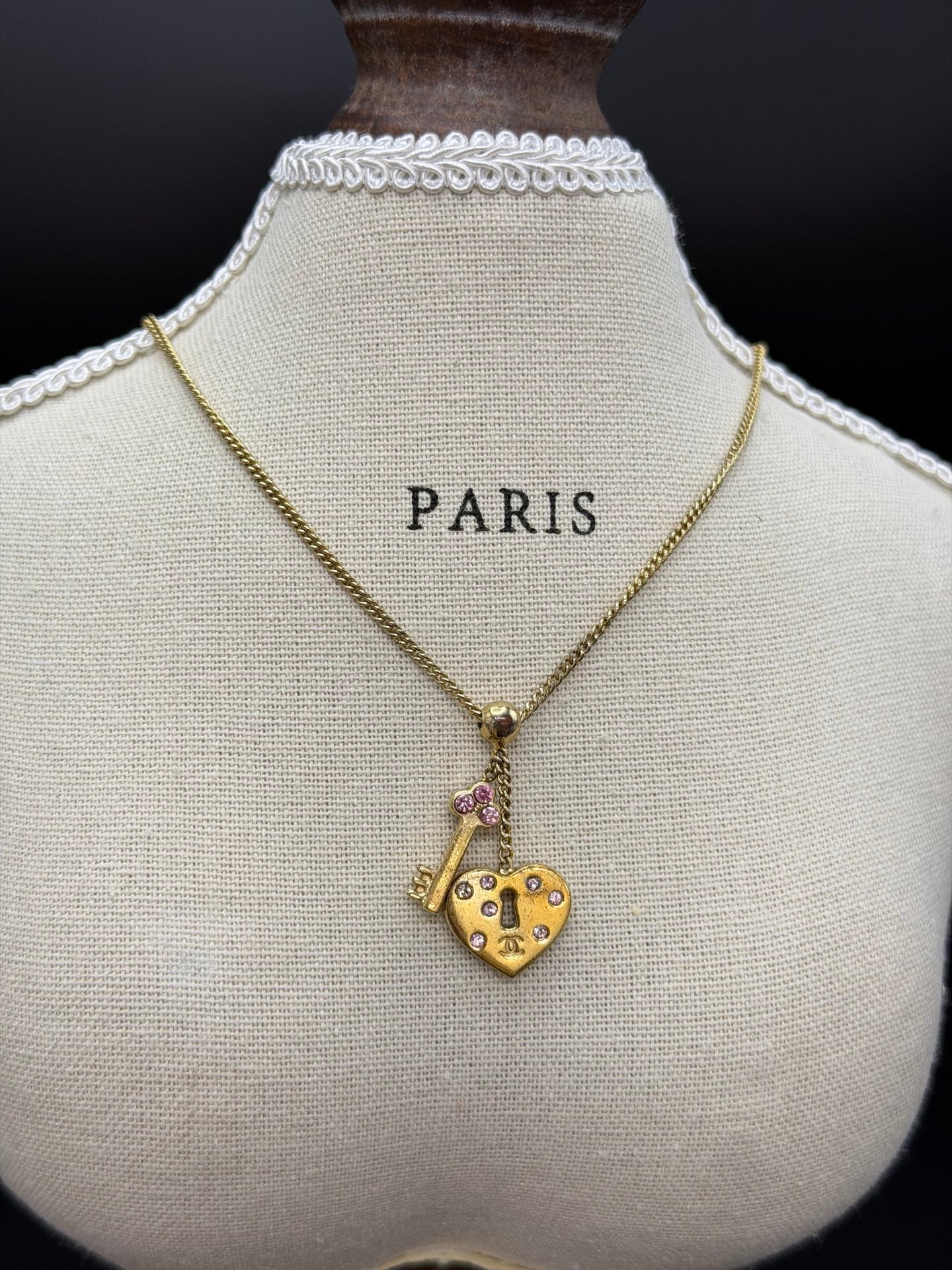 CHANEL DoubleC  Heart-shaped lock and keys