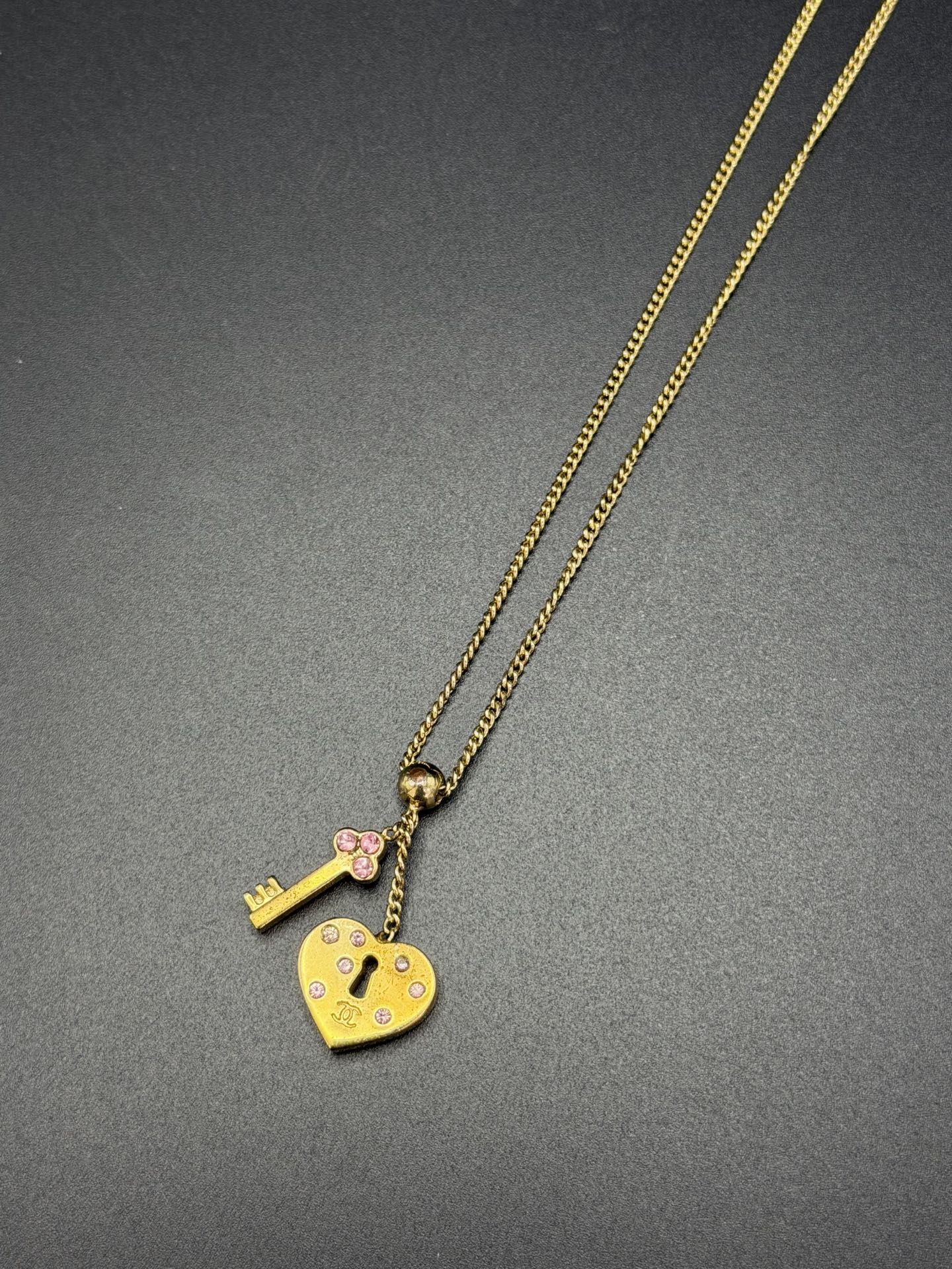CHANEL DoubleC  Heart-shaped lock and keys