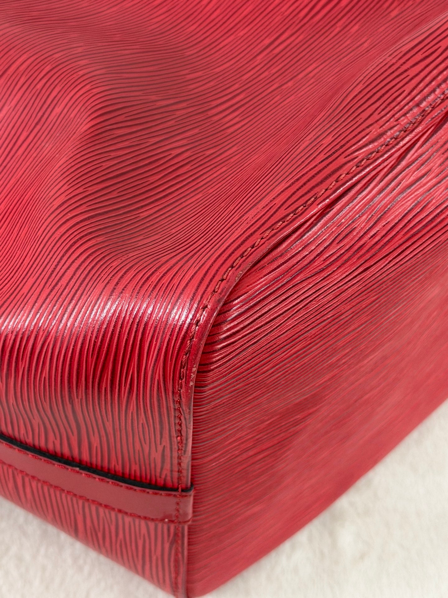 Louis Vuitton Vintage Epi Petit Noe Bucket Bag Castilian Red