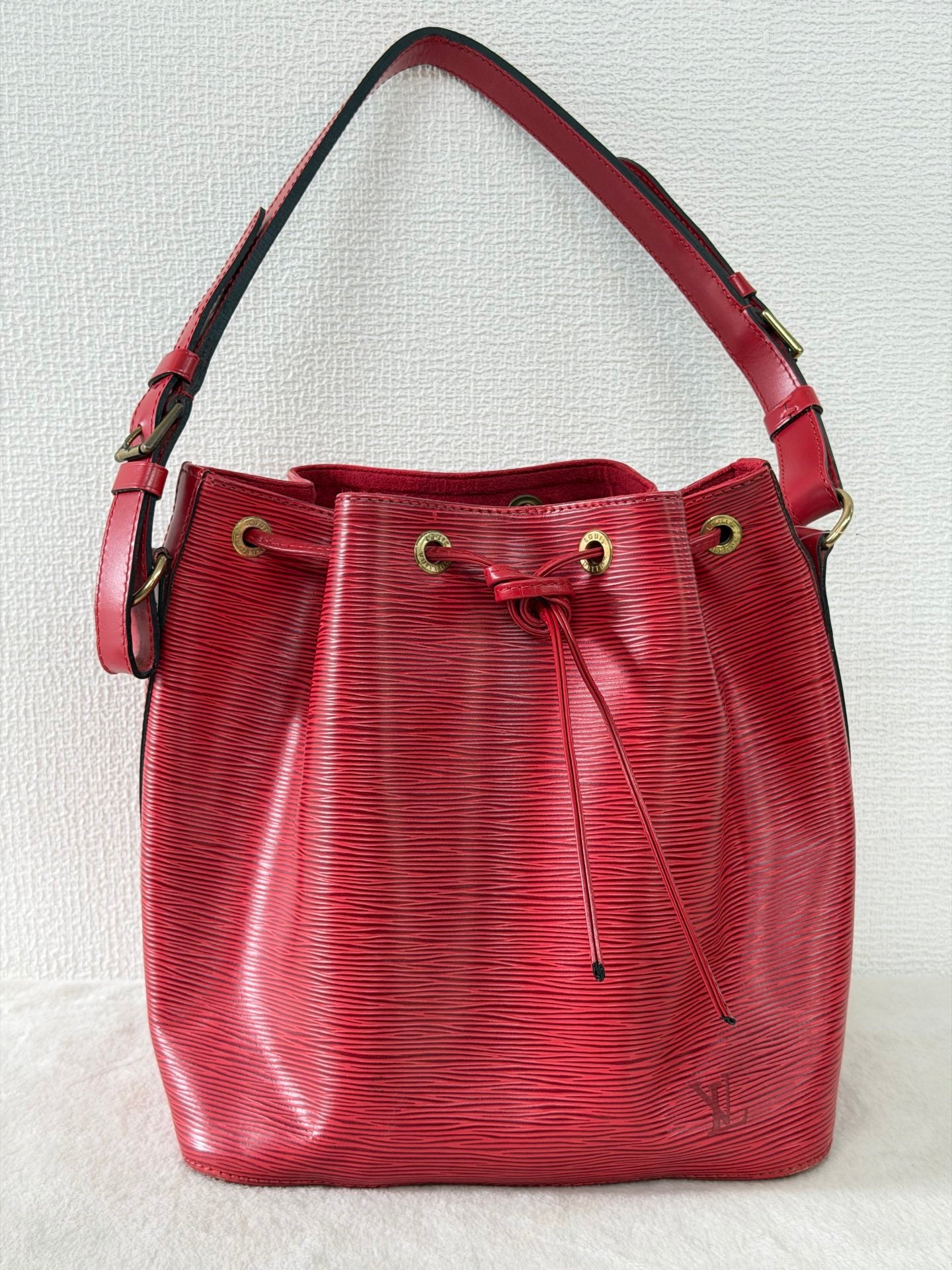 Louis Vuitton Vintage Epi Petit Noe Bucket Bag Castilian Red
