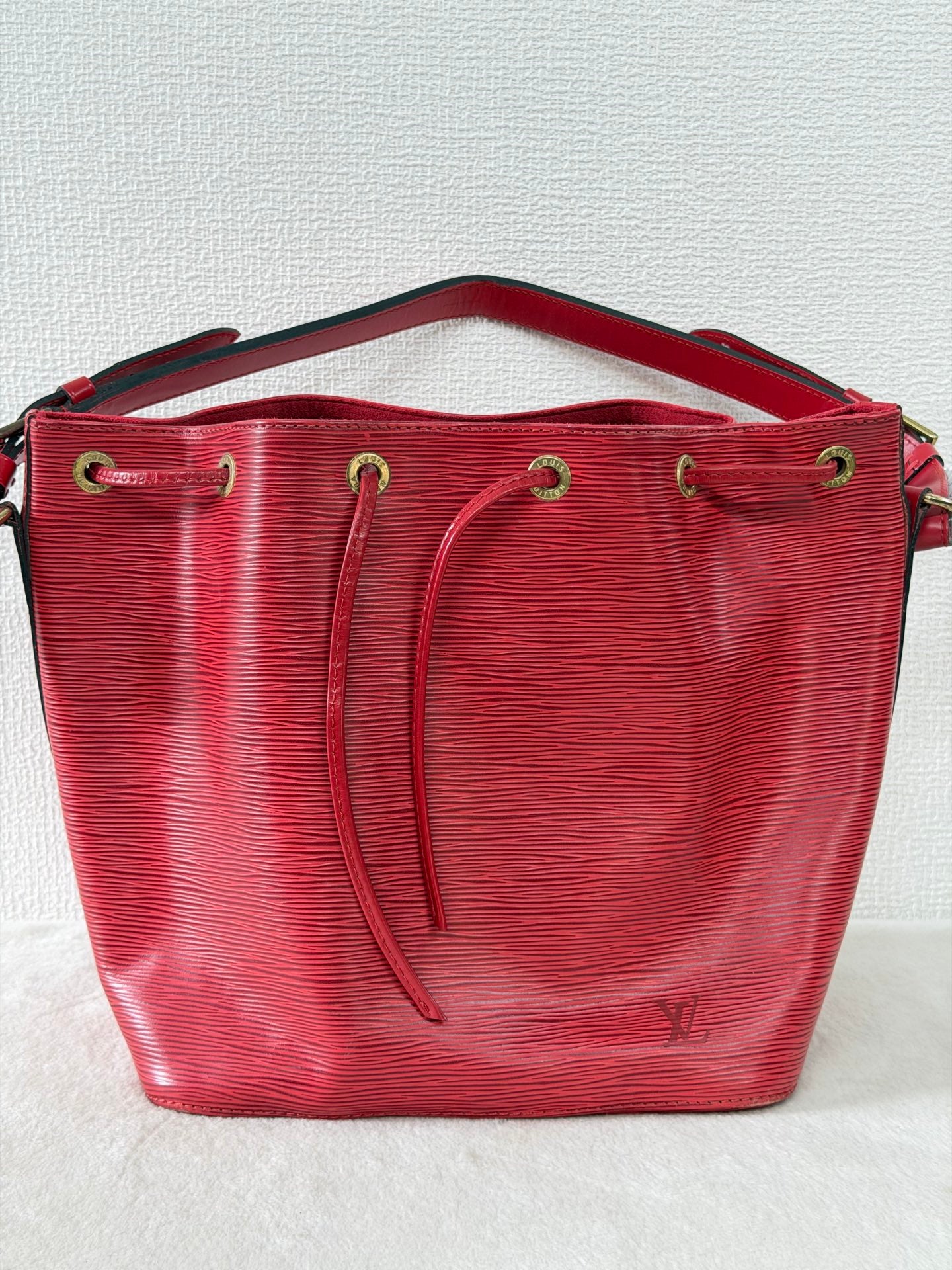 Louis Vuitton Vintage Epi Petit Noe Bucket Bag Castilian Red