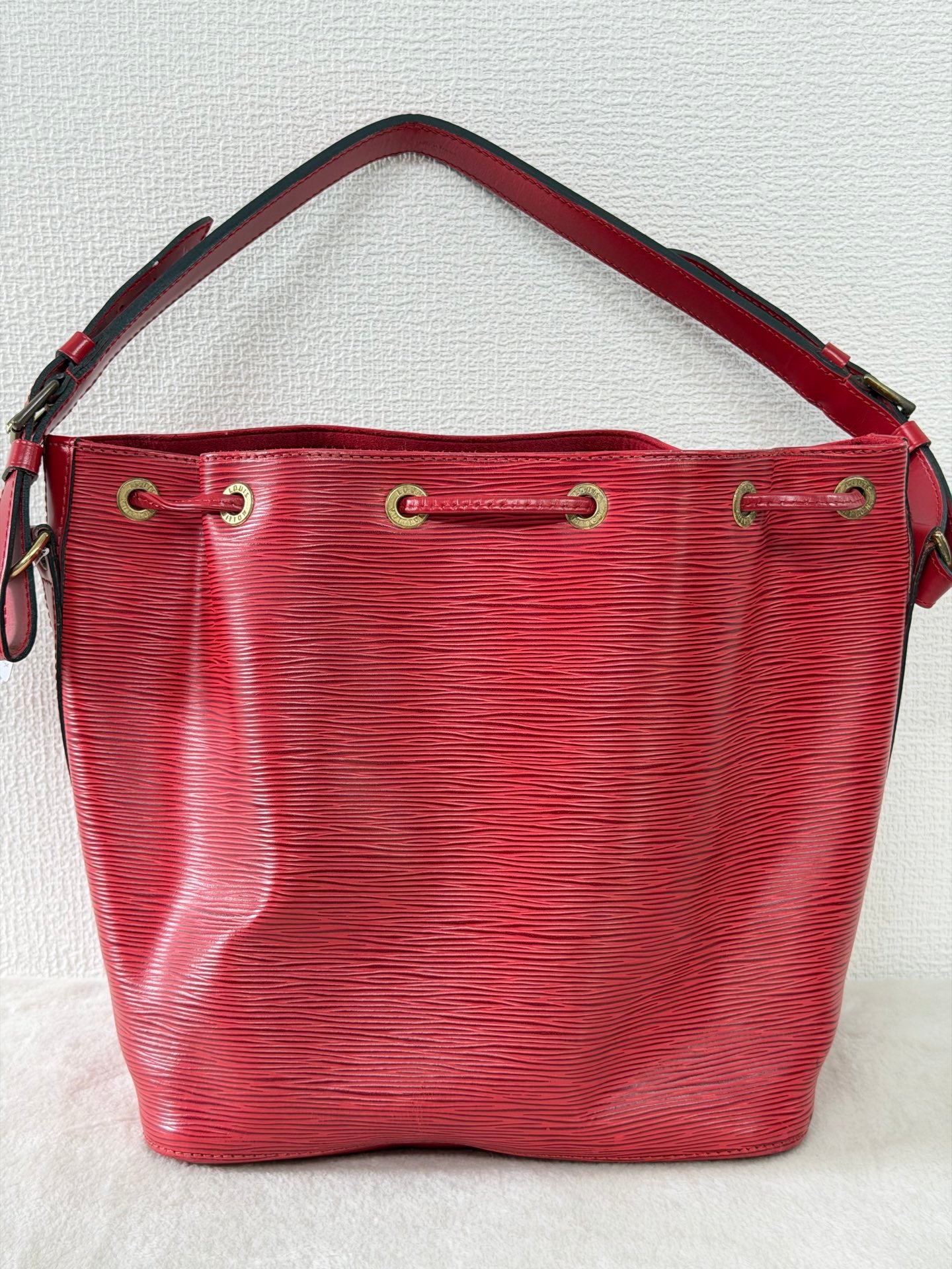 Louis Vuitton Vintage Epi Petit Noe Bucket Bag Castilian Red