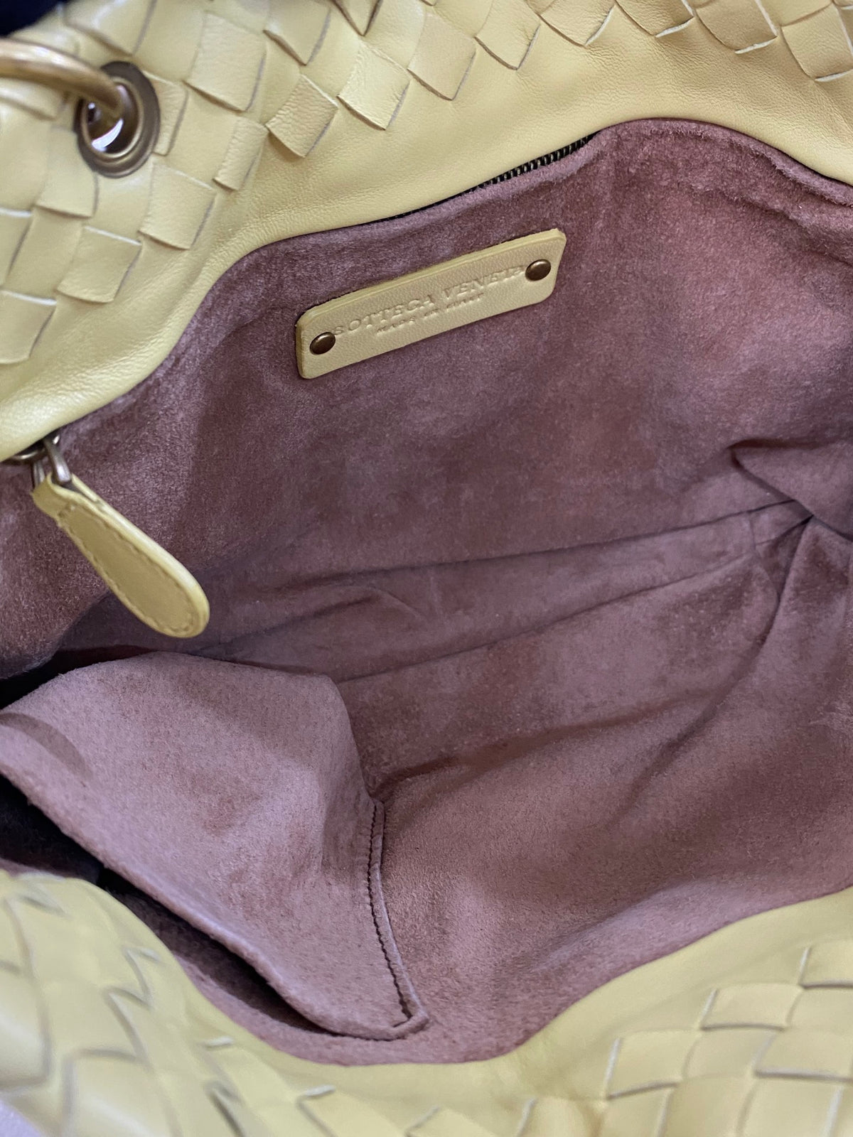 BOTTEGA VENETA Intrecciato Andiamo Genuine Handbag