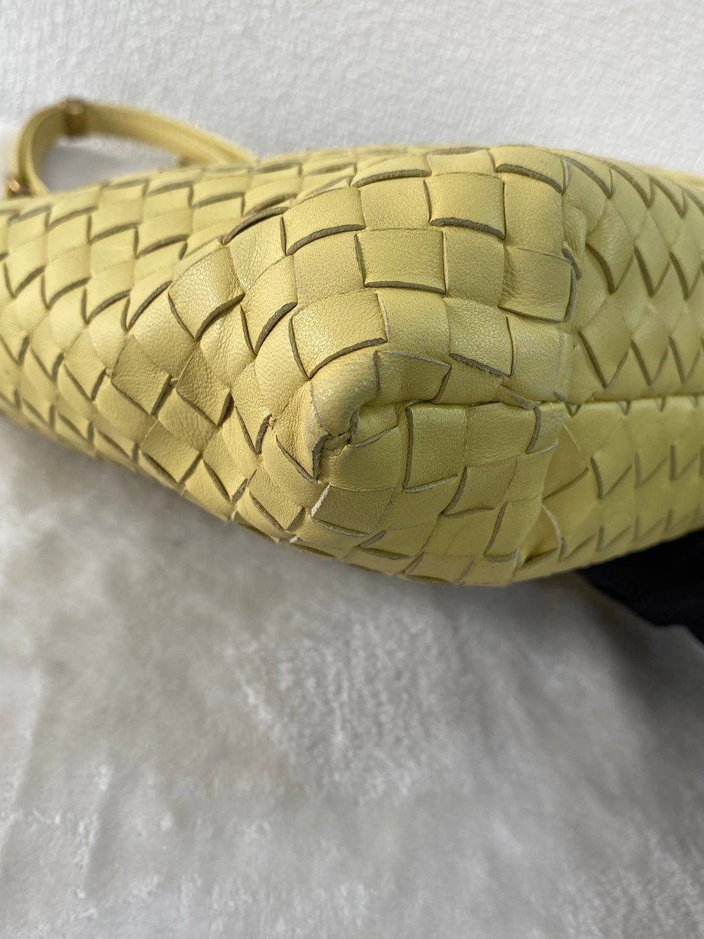 BOTTEGA VENETA Intrecciato Andiamo Genuine Handbag