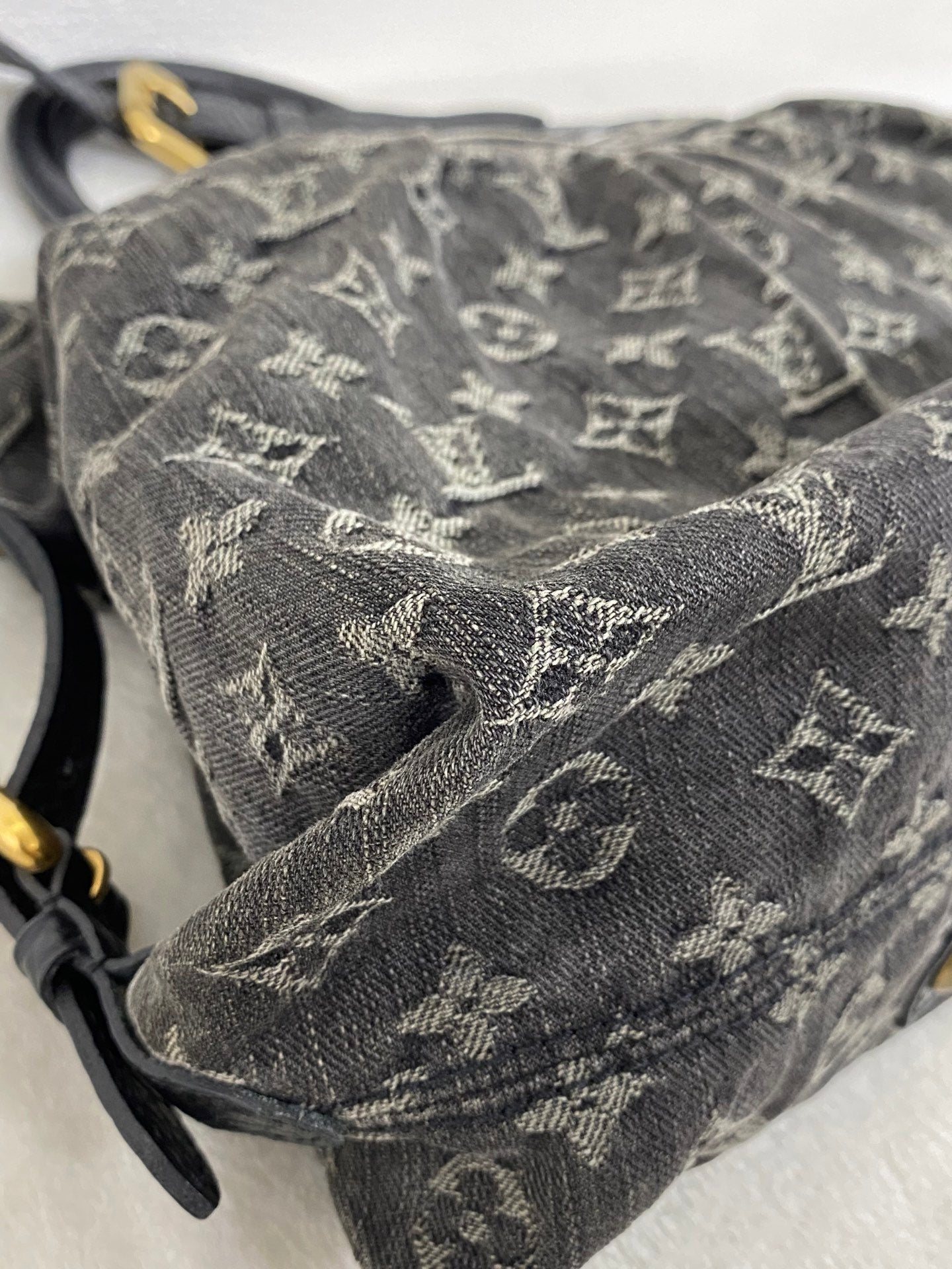 Louis Vuitton Neo Cabby MM Monogram Denim Noir